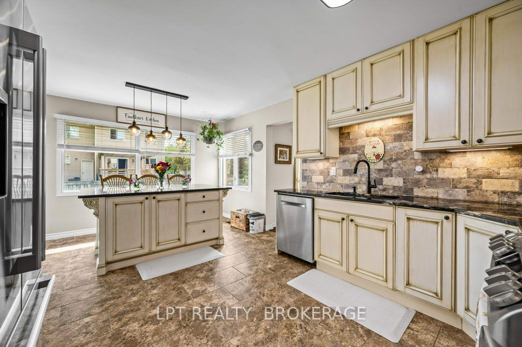 780 Muirfield Crescent Property Photo 11