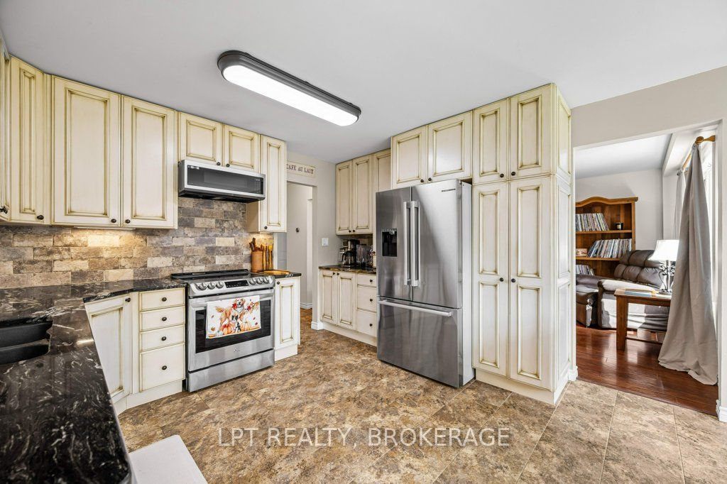 780 Muirfield Crescent Property Photo 12