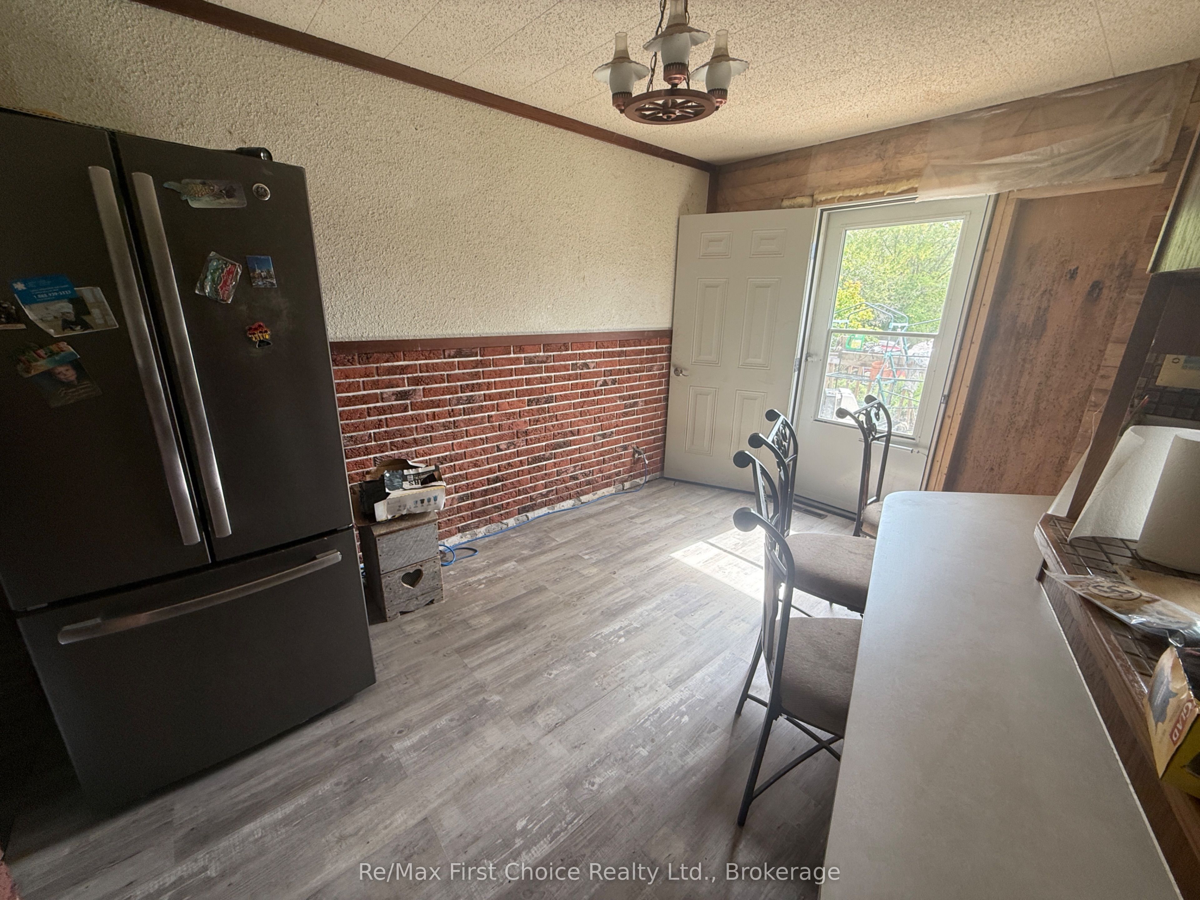 210 St. Charles Street Property Photo 5