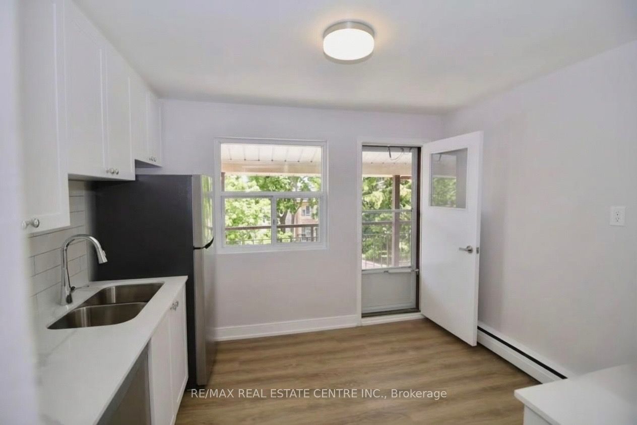 424 Argyle Street S #6 Property Photo 3