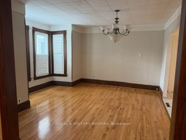 5821 Leonard Avenue Property Photo 4