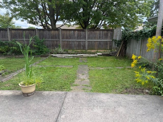 5821 Leonard Avenue Property Photo 25