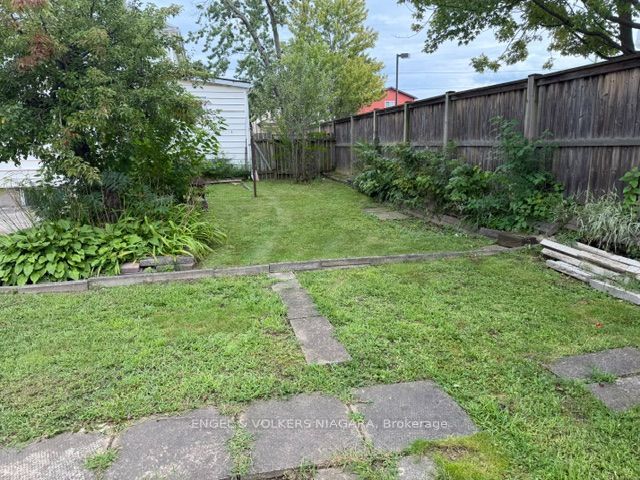 5821 Leonard Avenue Property Photo 26