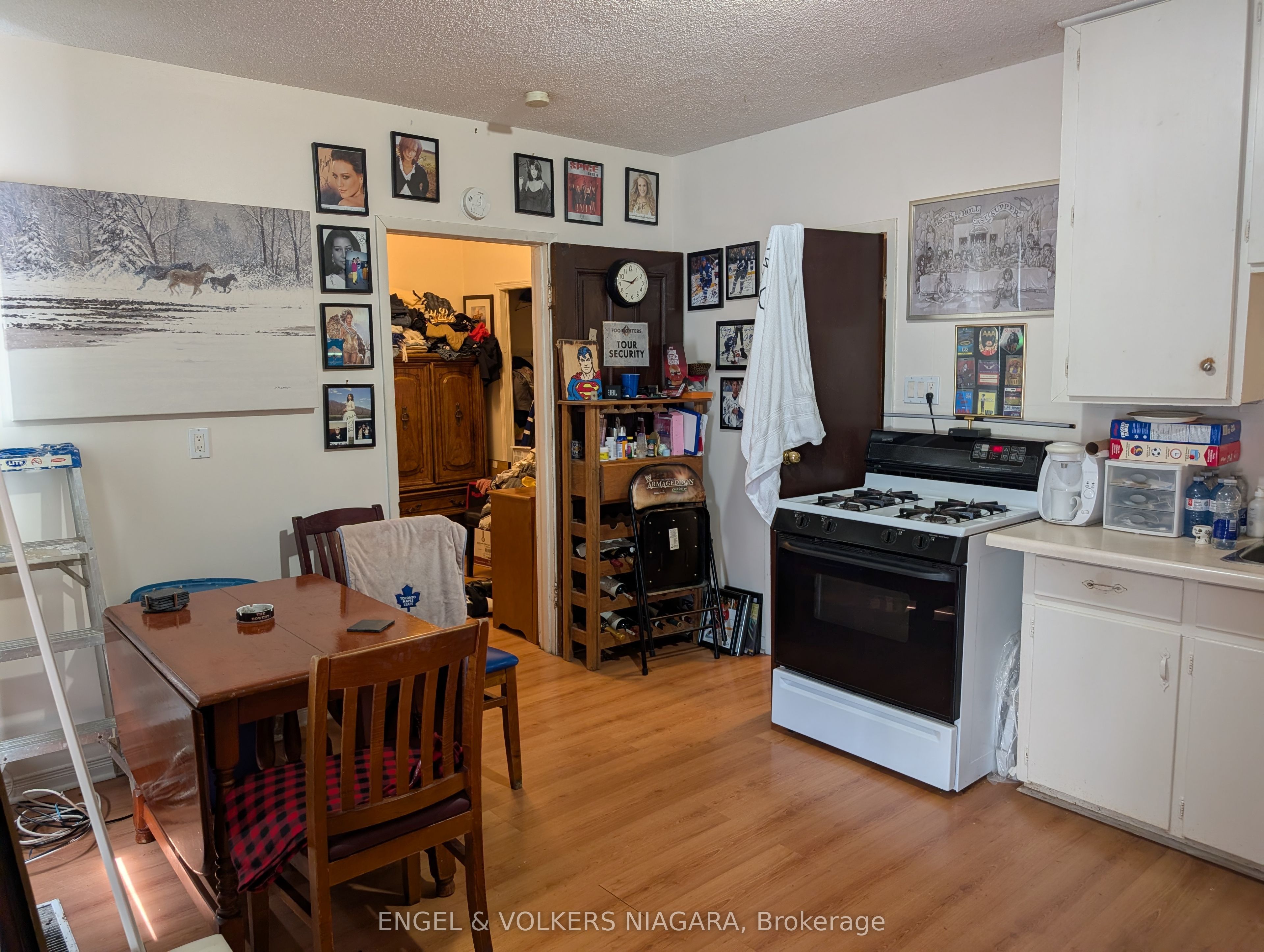 5821 Leonard Avenue Property Photo 28