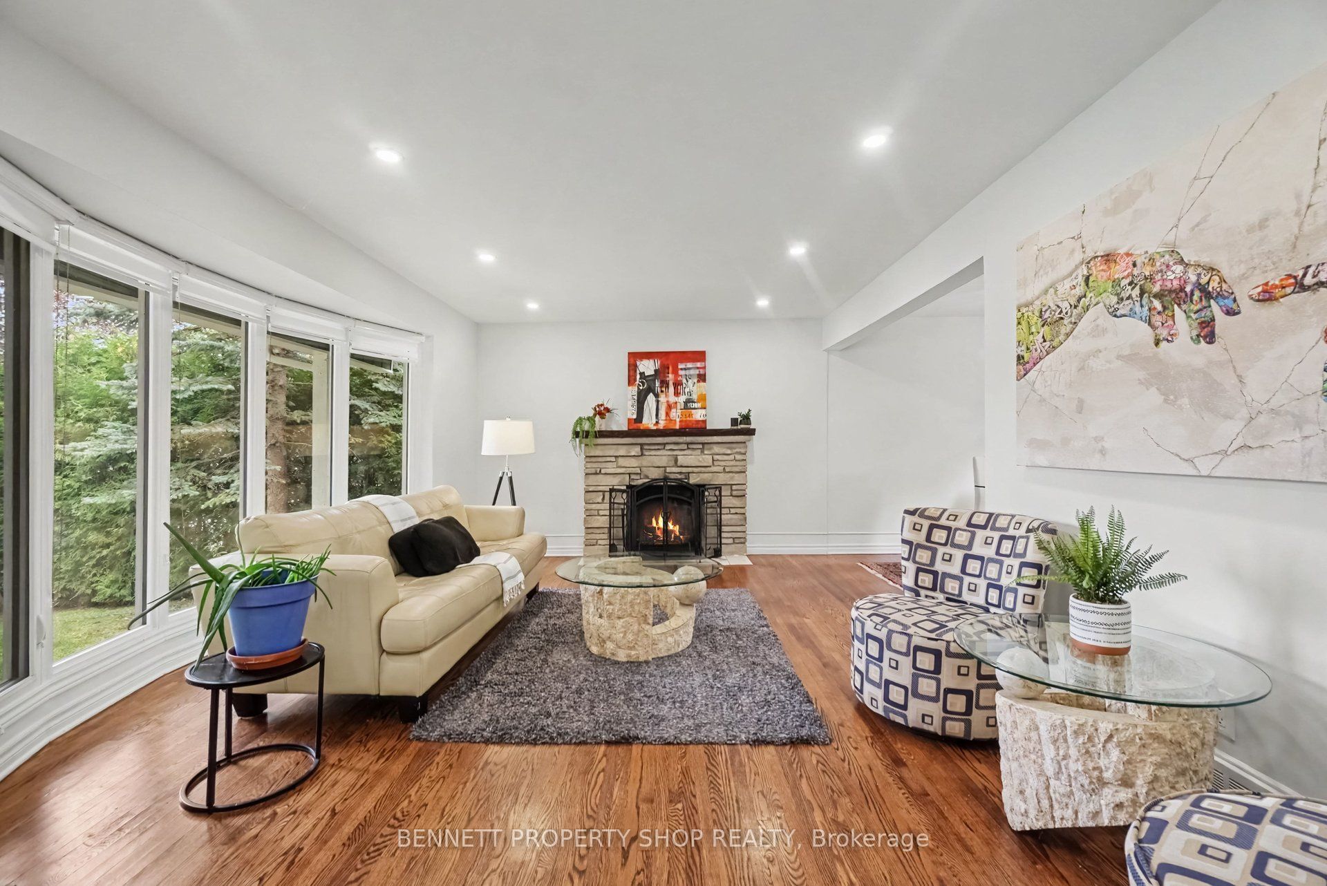 1902 Featherston Drive Property Photo 3