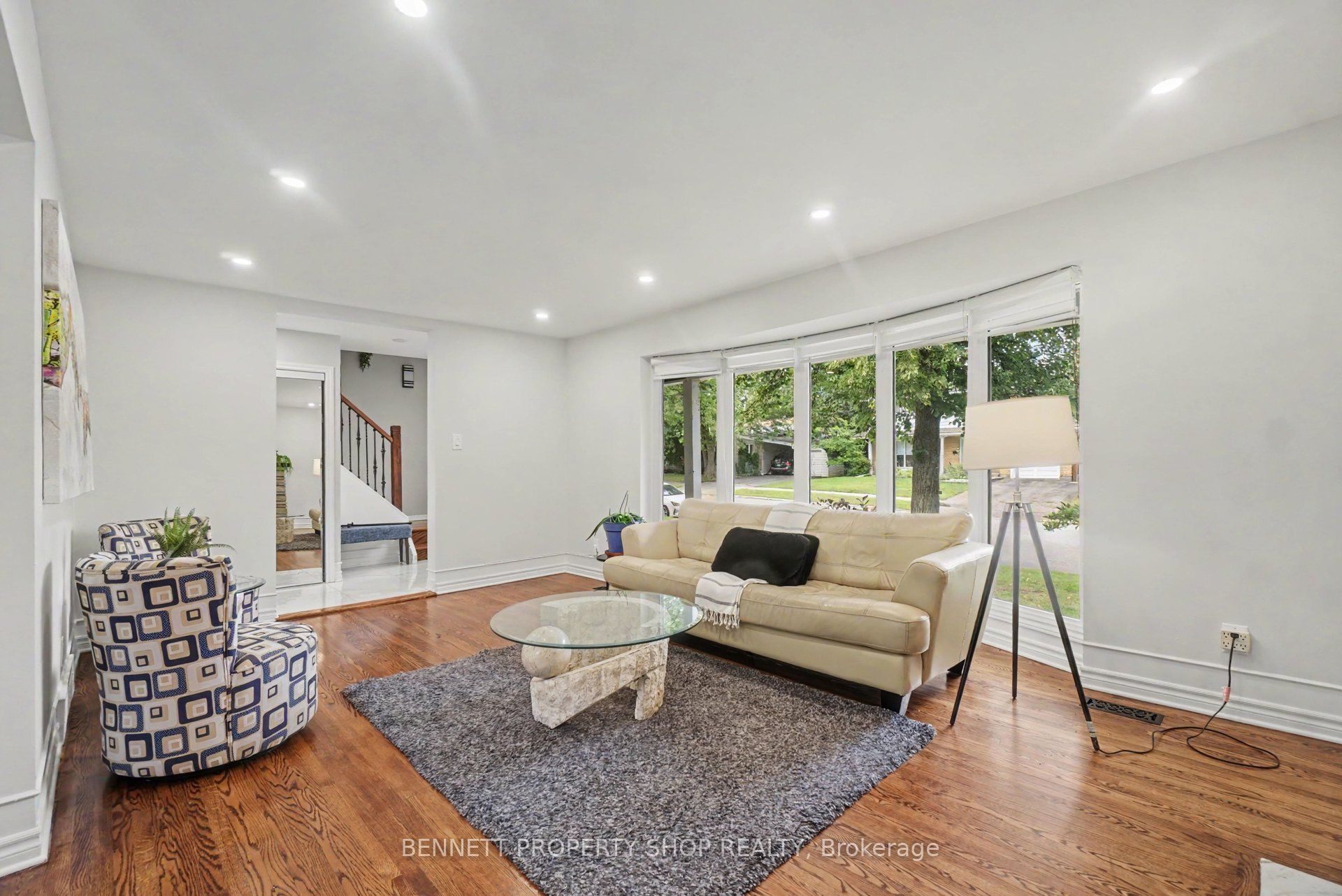 1902 Featherston Drive Property Photo 4