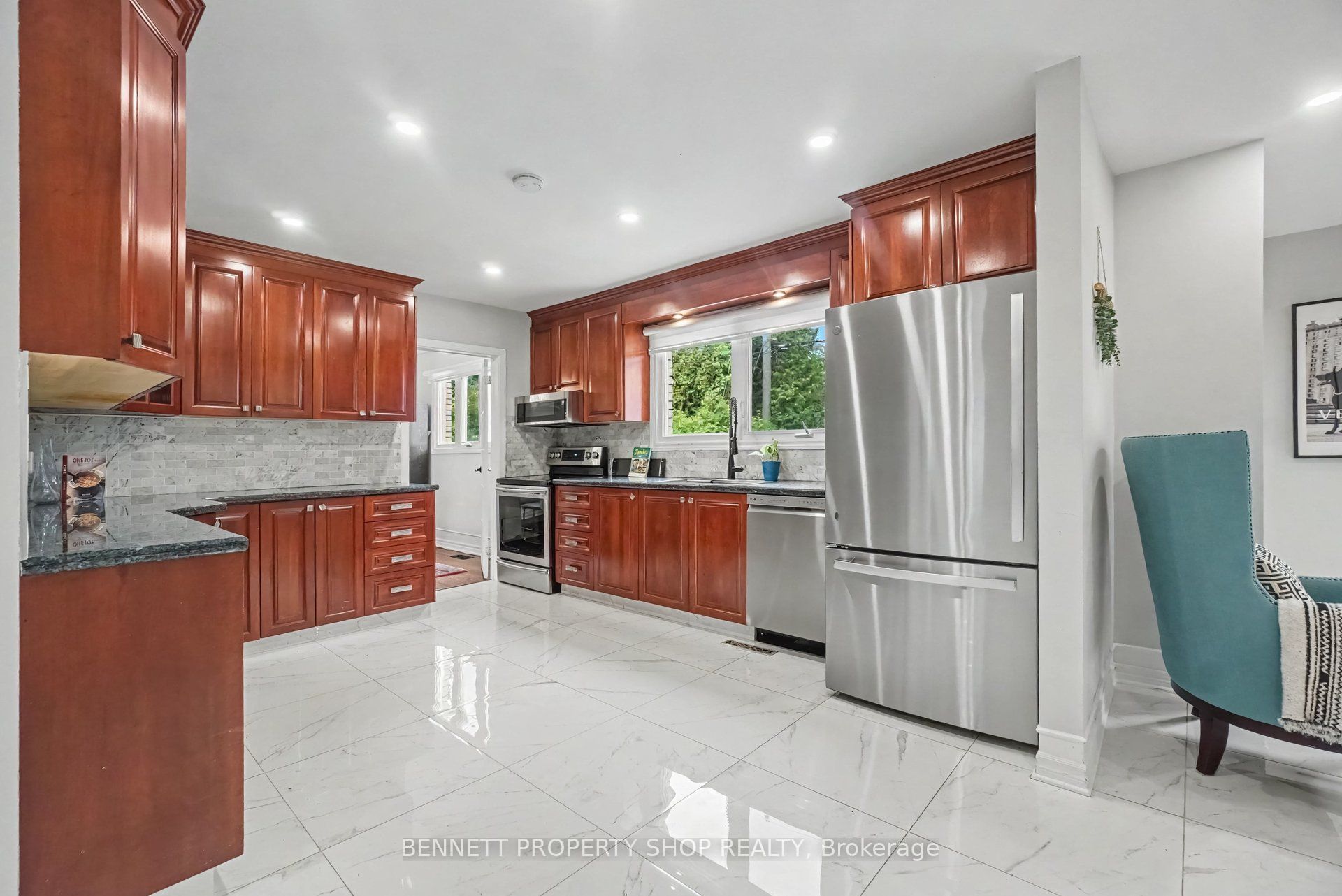 1902 Featherston Drive Property Photo 7
