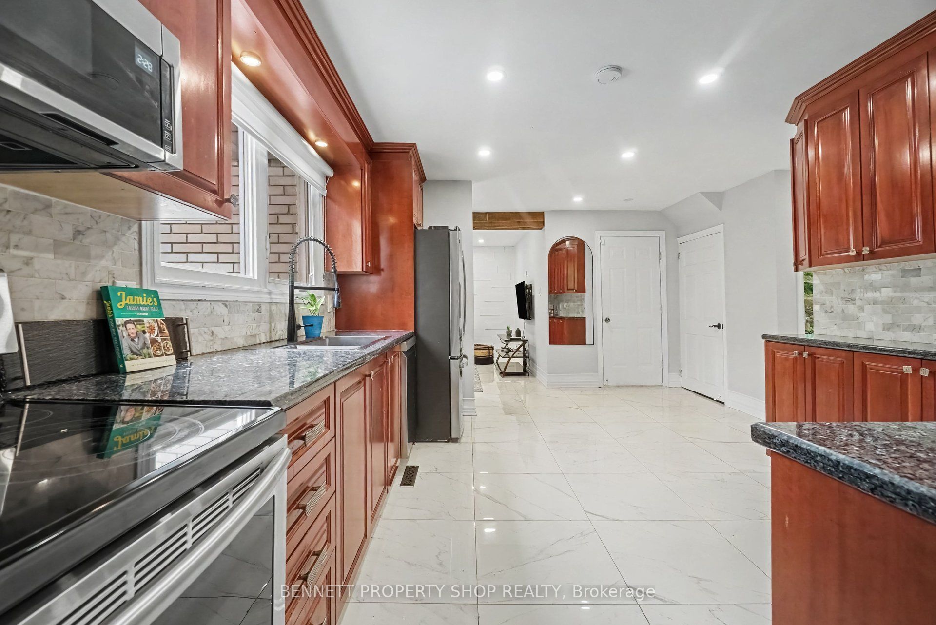 1902 Featherston Drive Property Photo 9