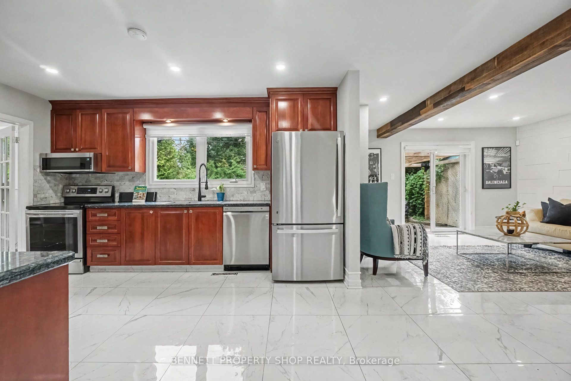 1902 Featherston Drive Property Photo 10