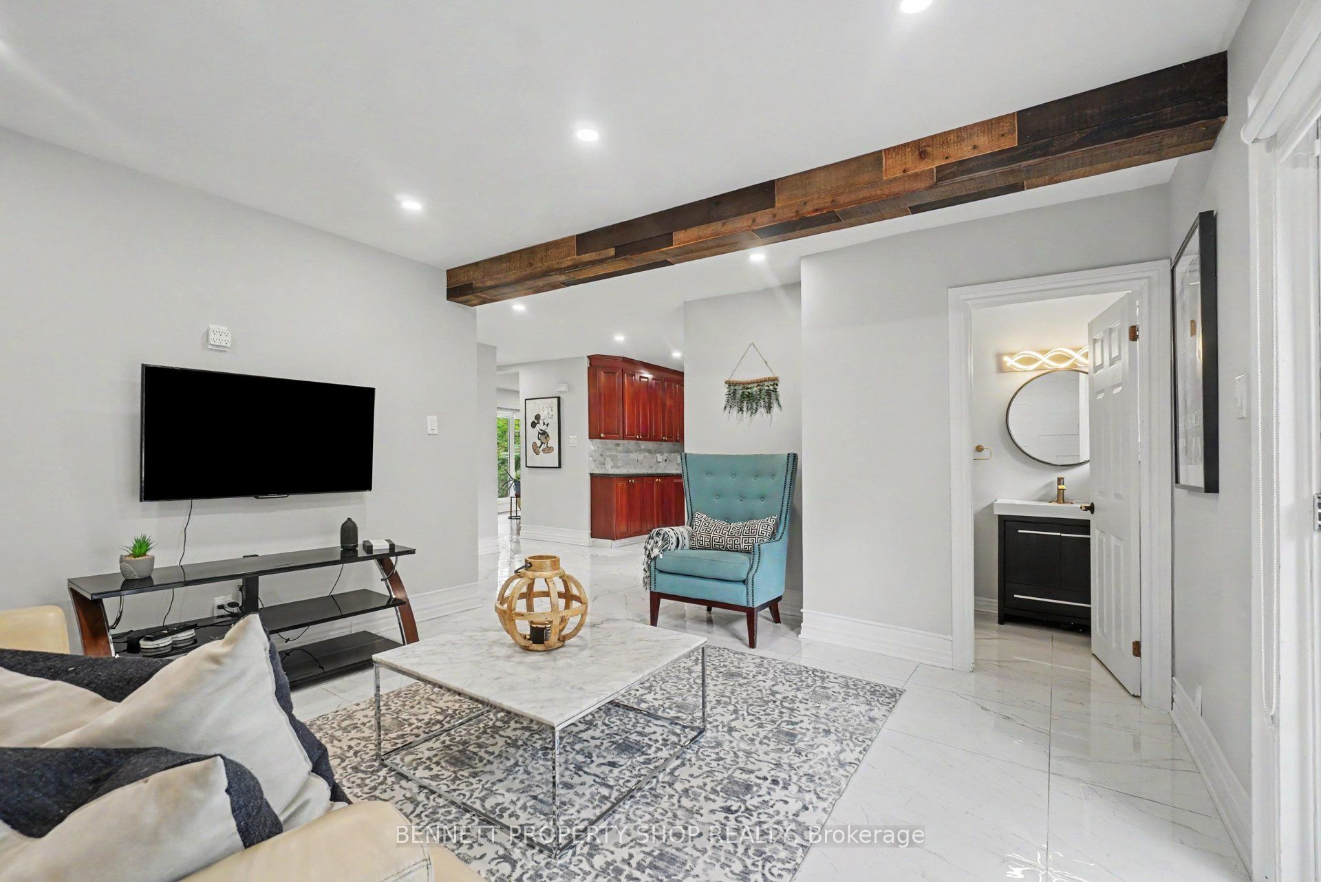 1902 Featherston Drive Property Photo 13