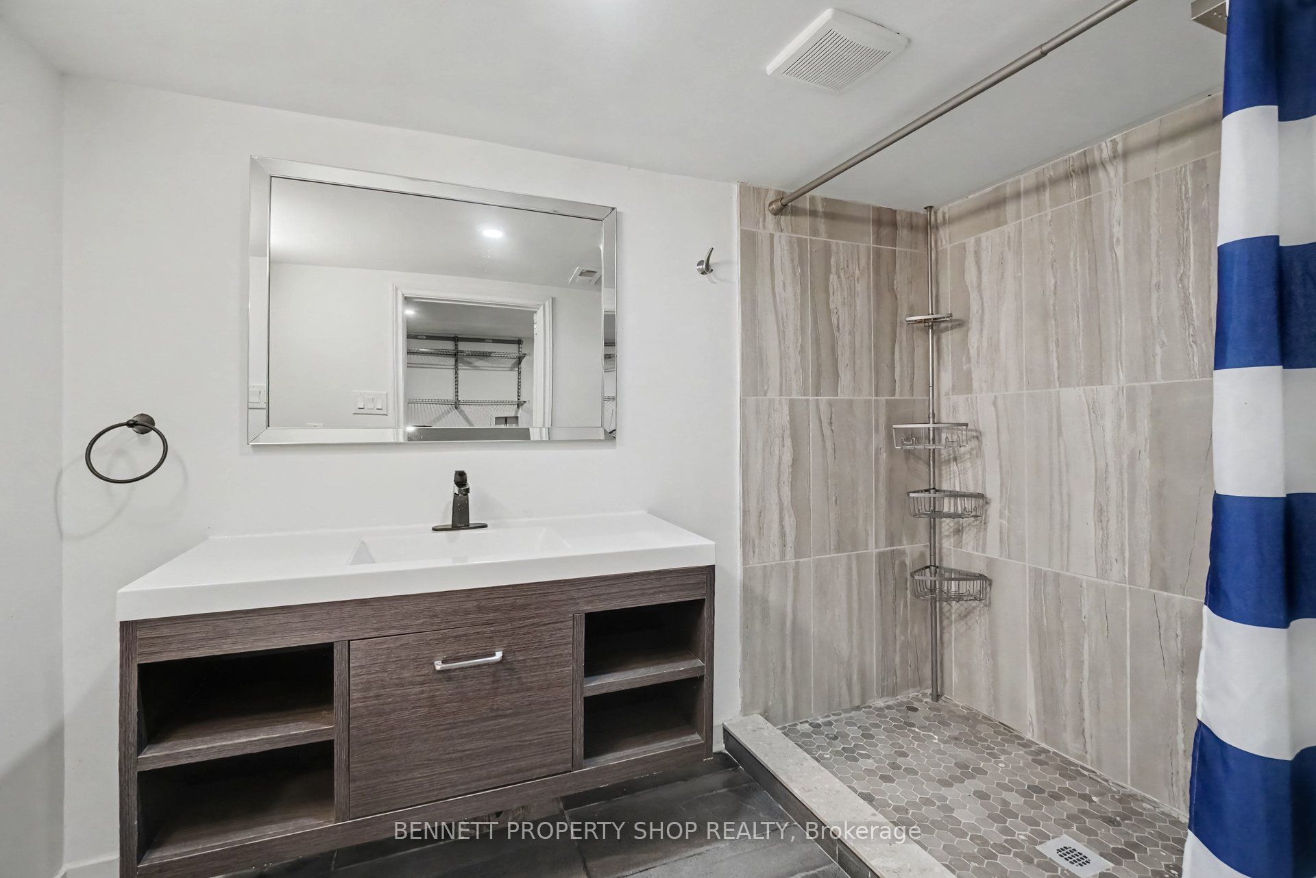 1902 Featherston Drive Property Photo 18