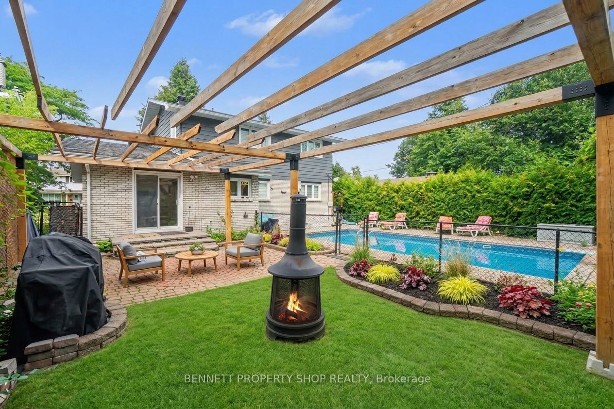 1902 Featherston Drive Property Photo 24