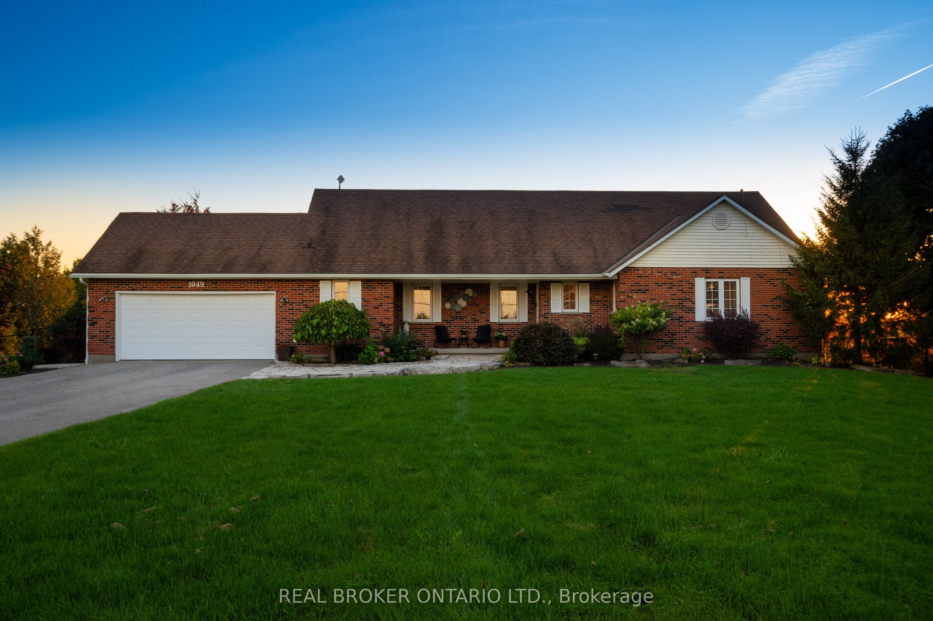 1049 Sheffield Road Property Photo 2