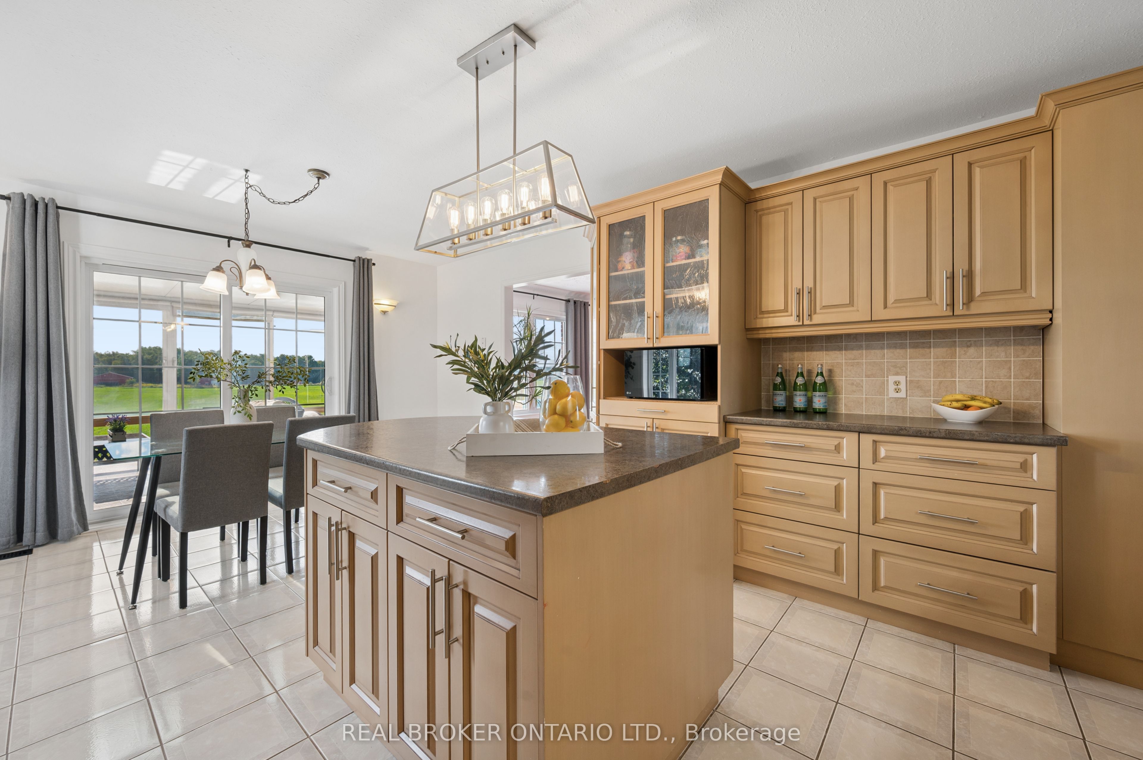 1049 Sheffield Road Property Photo 4