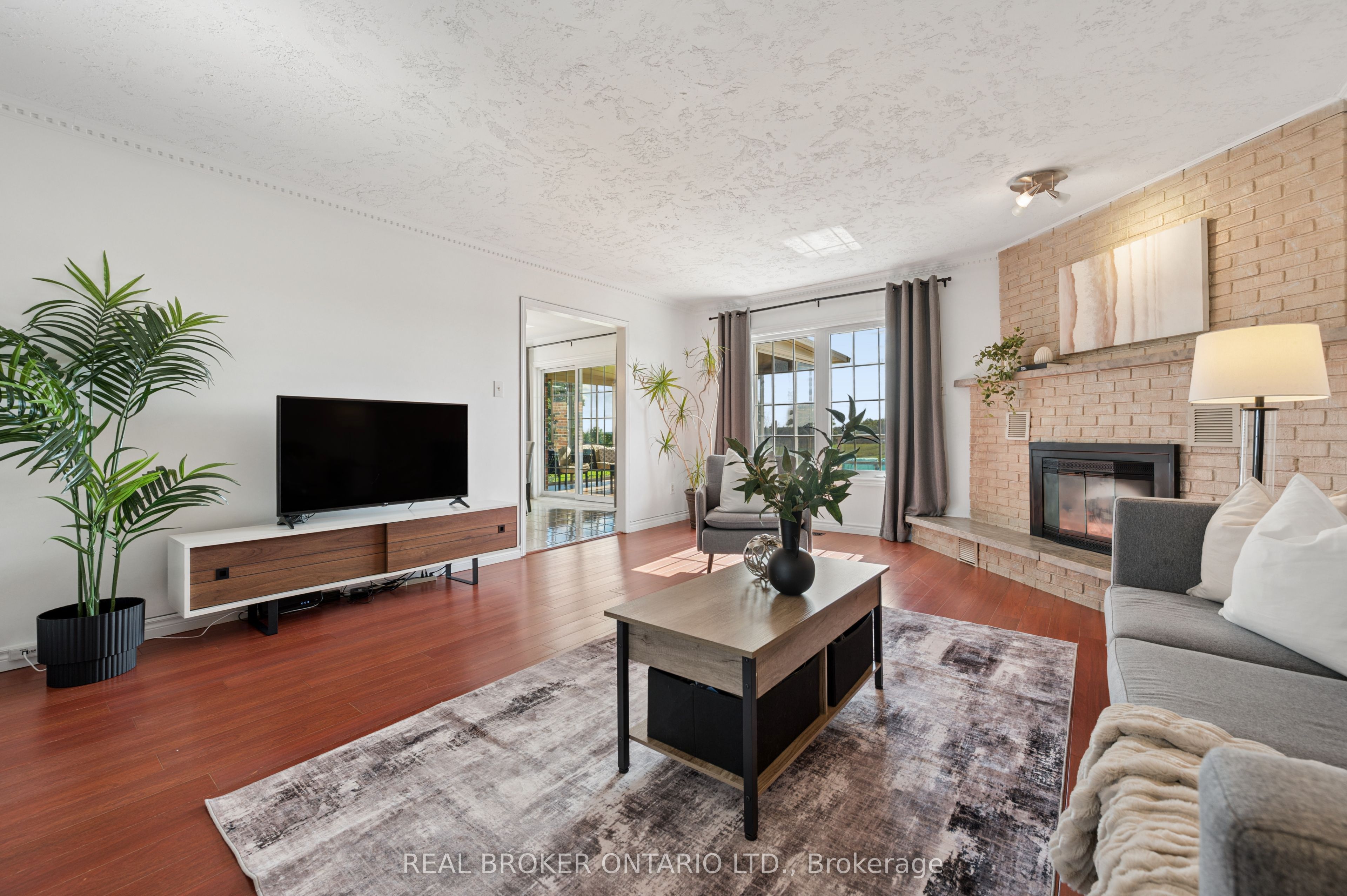 1049 Sheffield Road Property Photo 12
