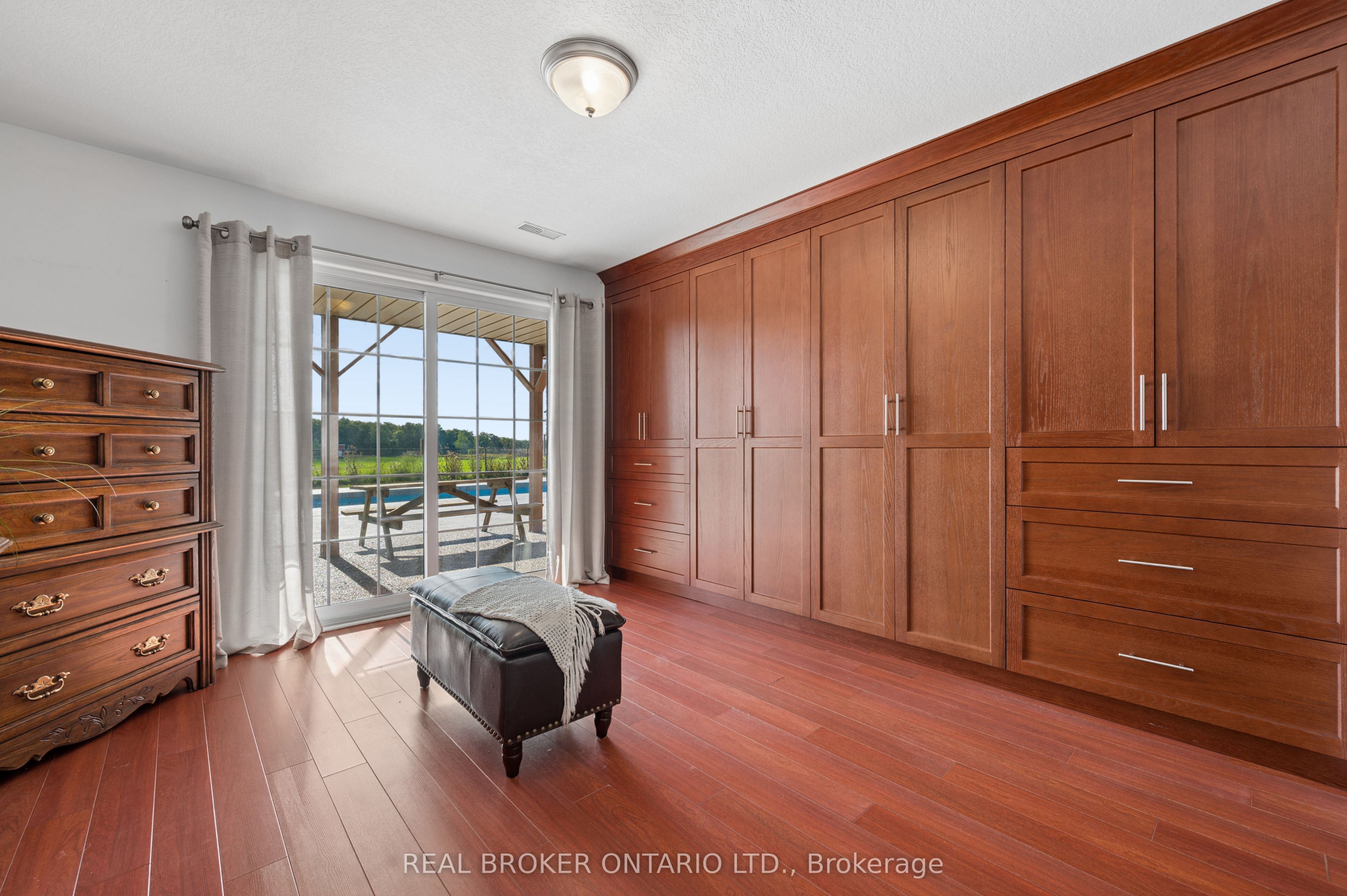 1049 Sheffield Road Property Photo 29