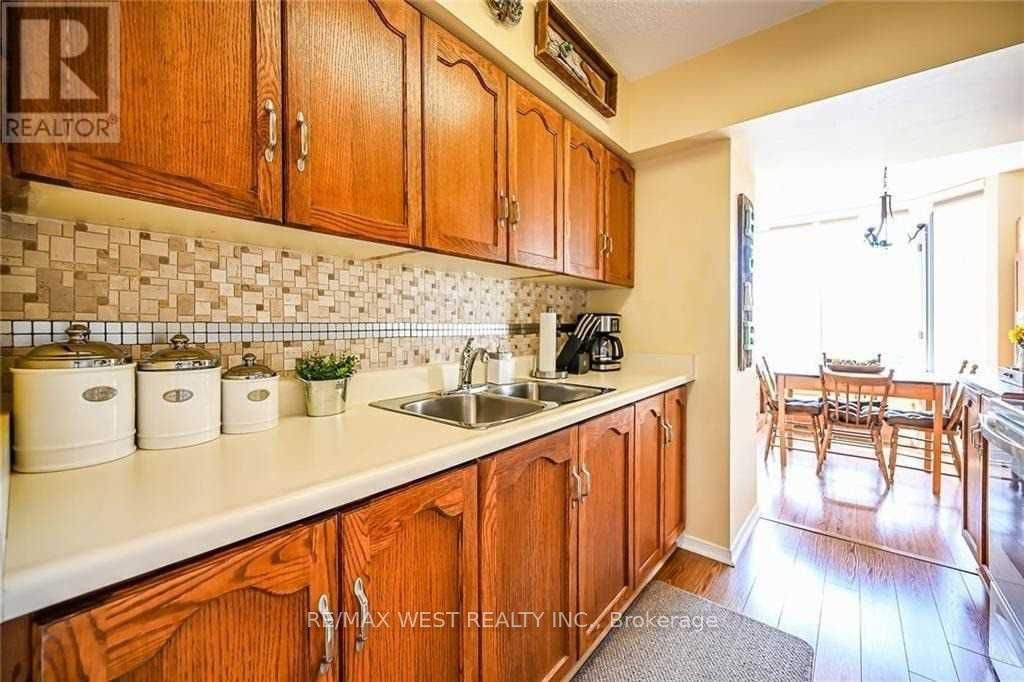 200 Limeridge Road W 406 Property Photo 2