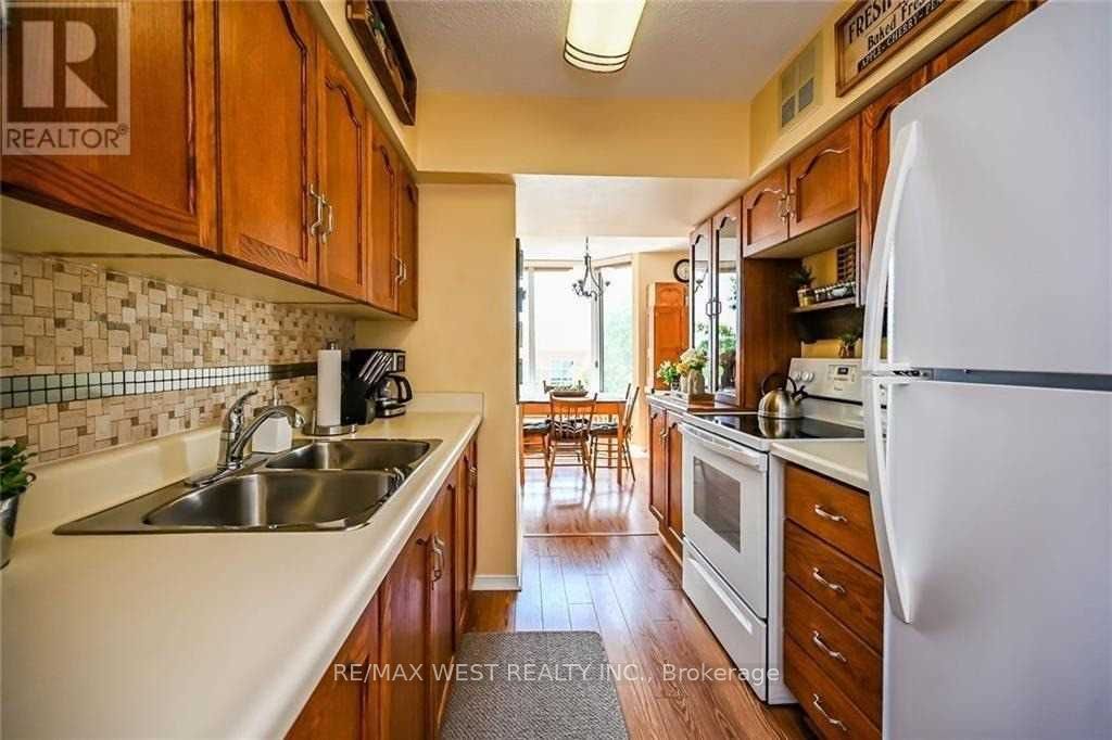 200 Limeridge Road W 406 Property Photo 3