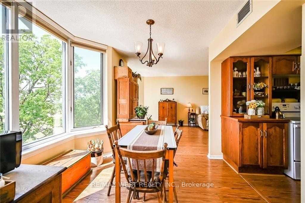 200 Limeridge Road W 406 Property Photo 4