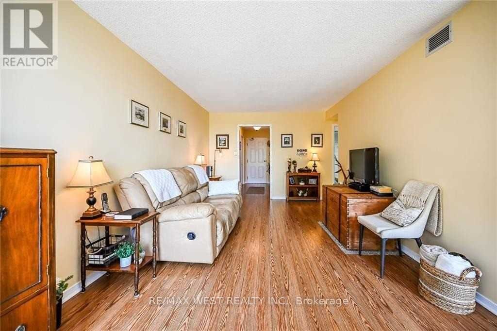 200 Limeridge Road W 406 Property Photo 6