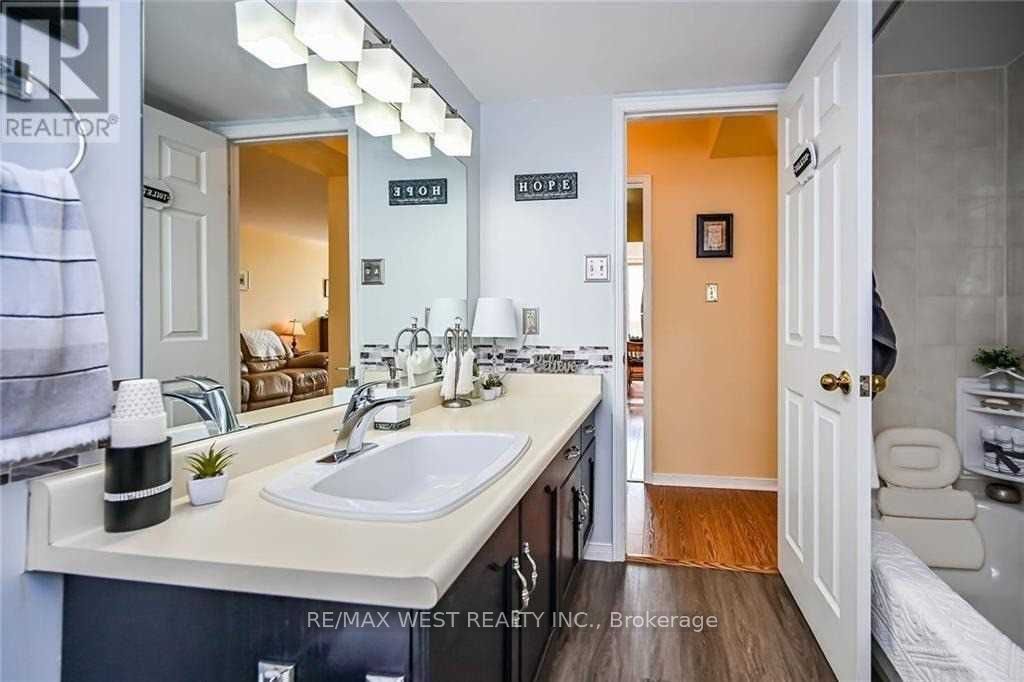 200 Limeridge Road W 406 Property Photo 14