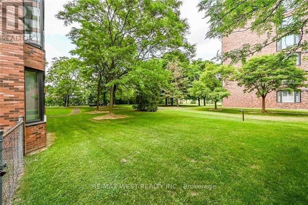 200 Limeridge Road W 406 Property Photo 19