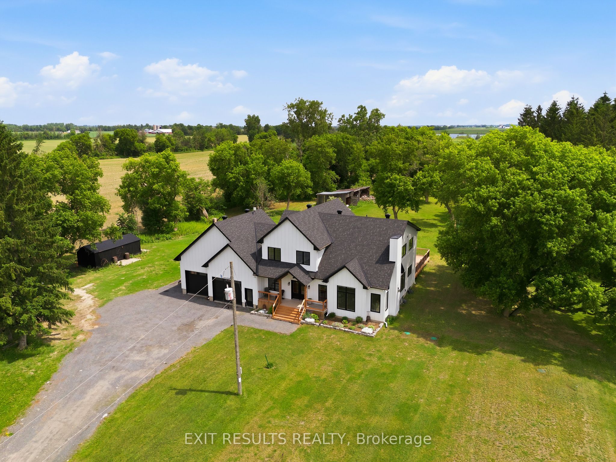 2083 Groves Road Property Photo 1