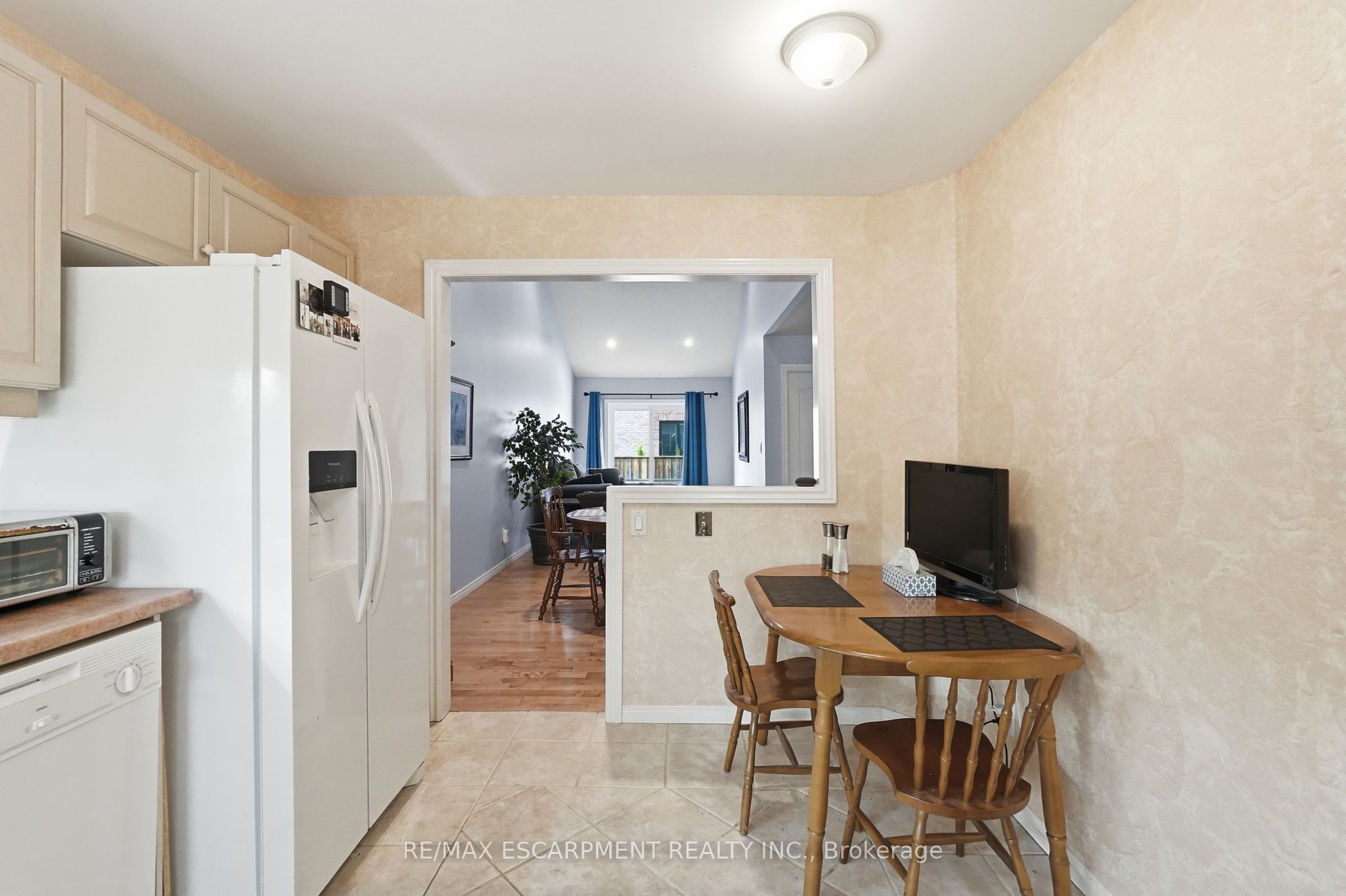 222 Fellowes Crescent 2 Property Photo 9