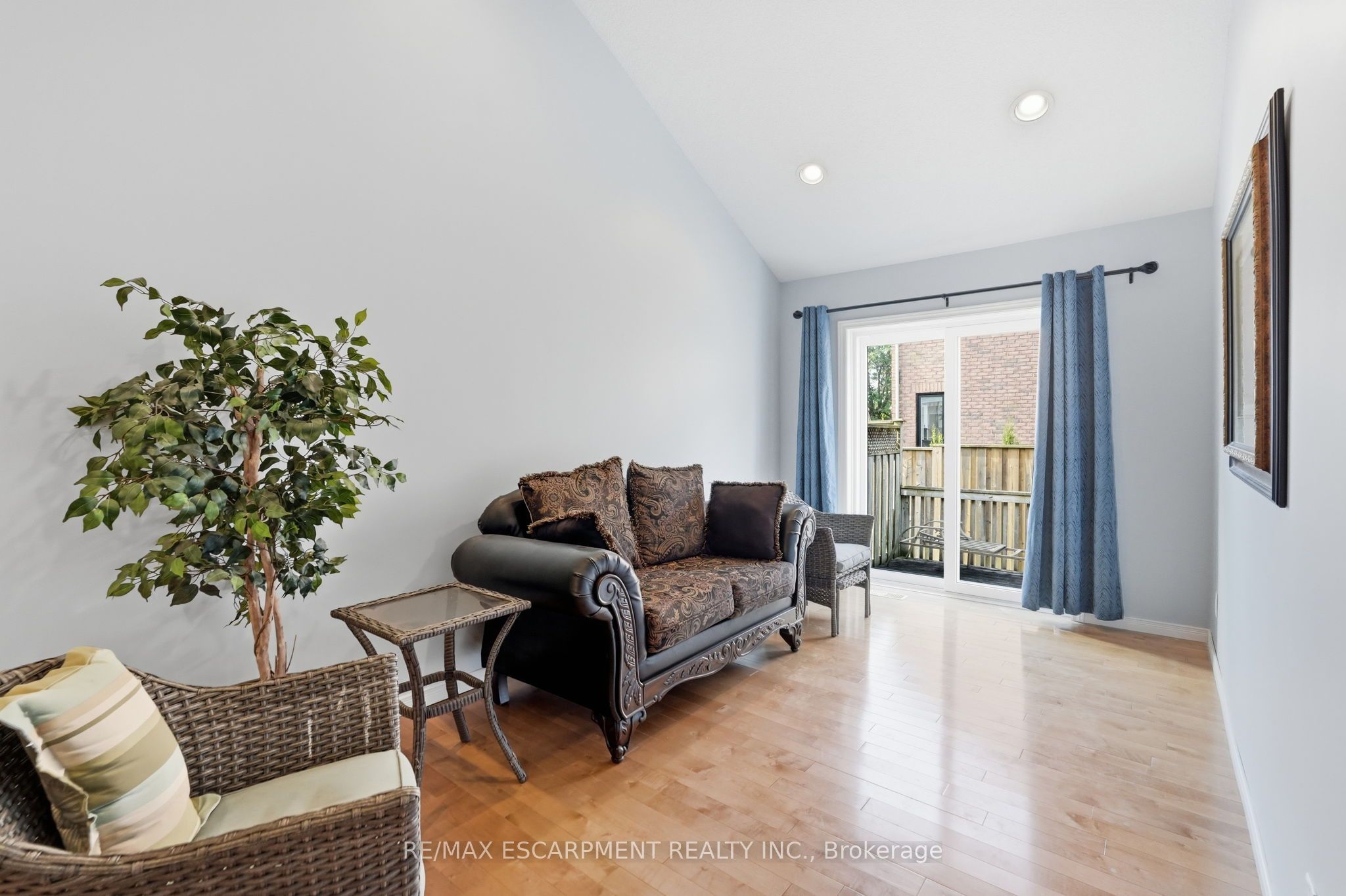 222 Fellowes Crescent 2 Property Photo 12
