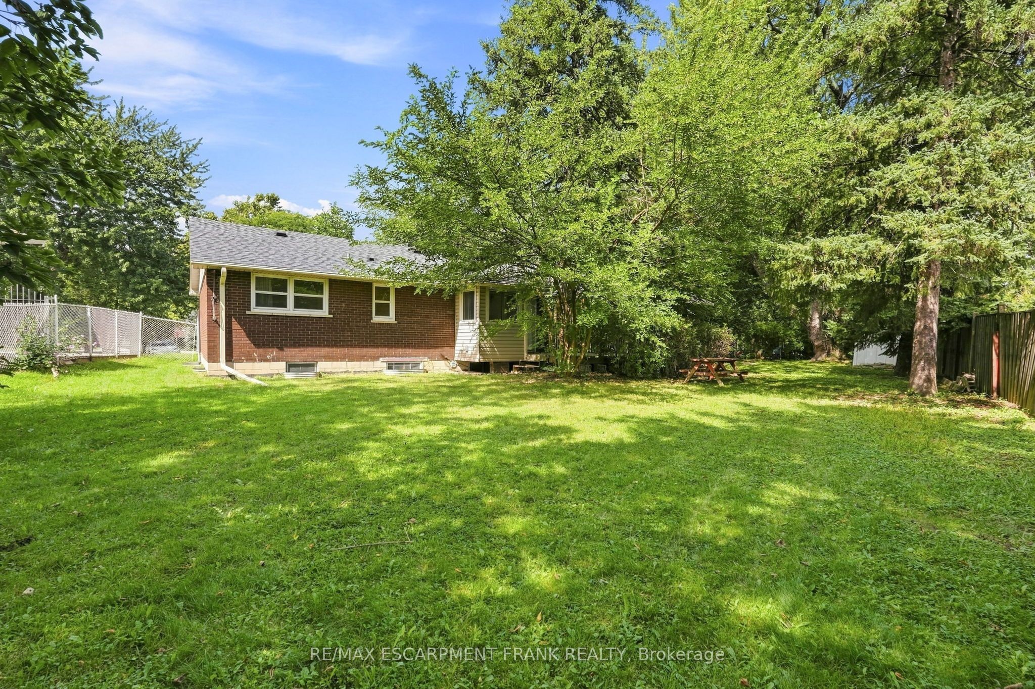8 Emming Court Property Photo 3