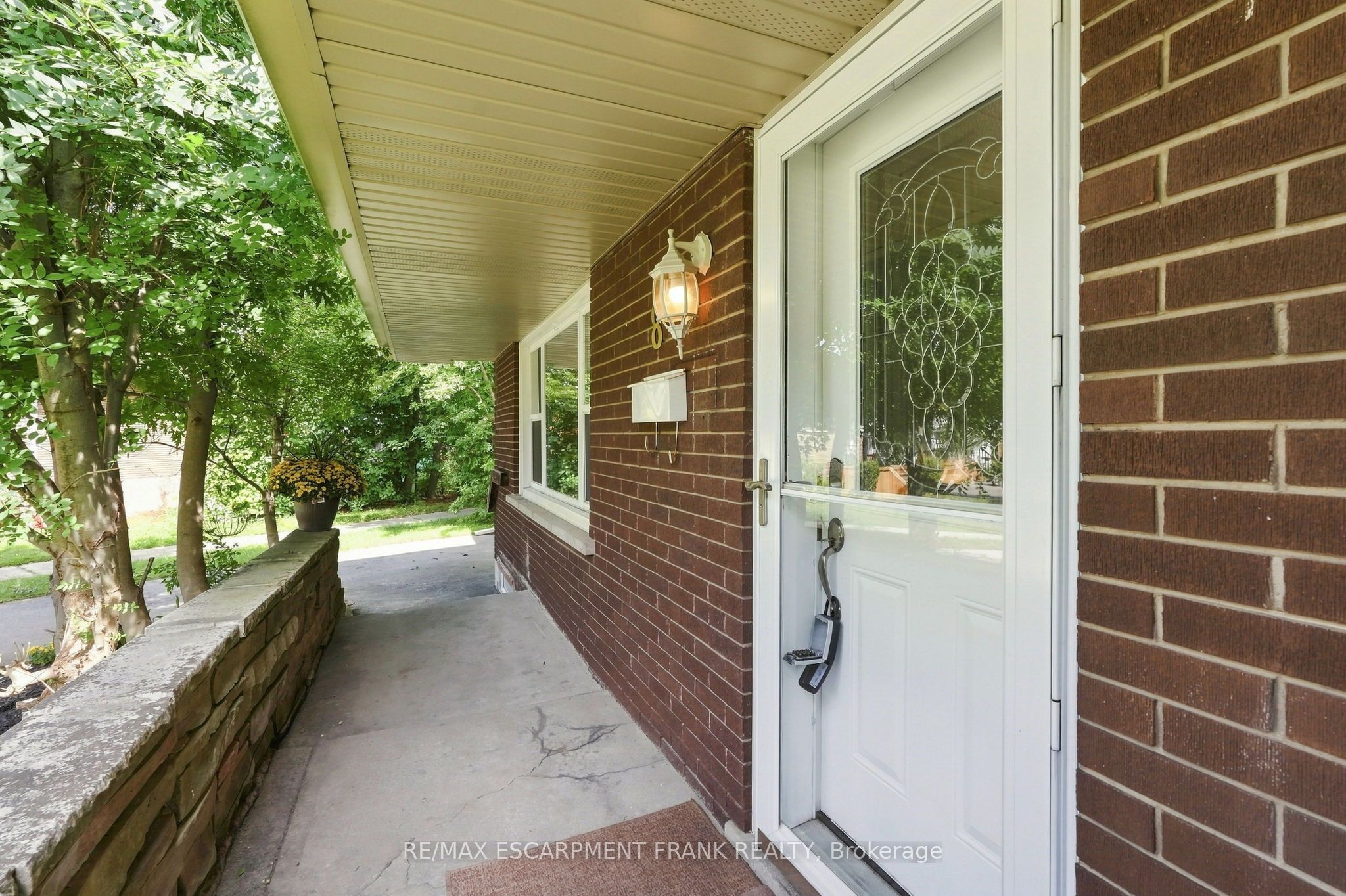 8 Emming Court Property Photo 4