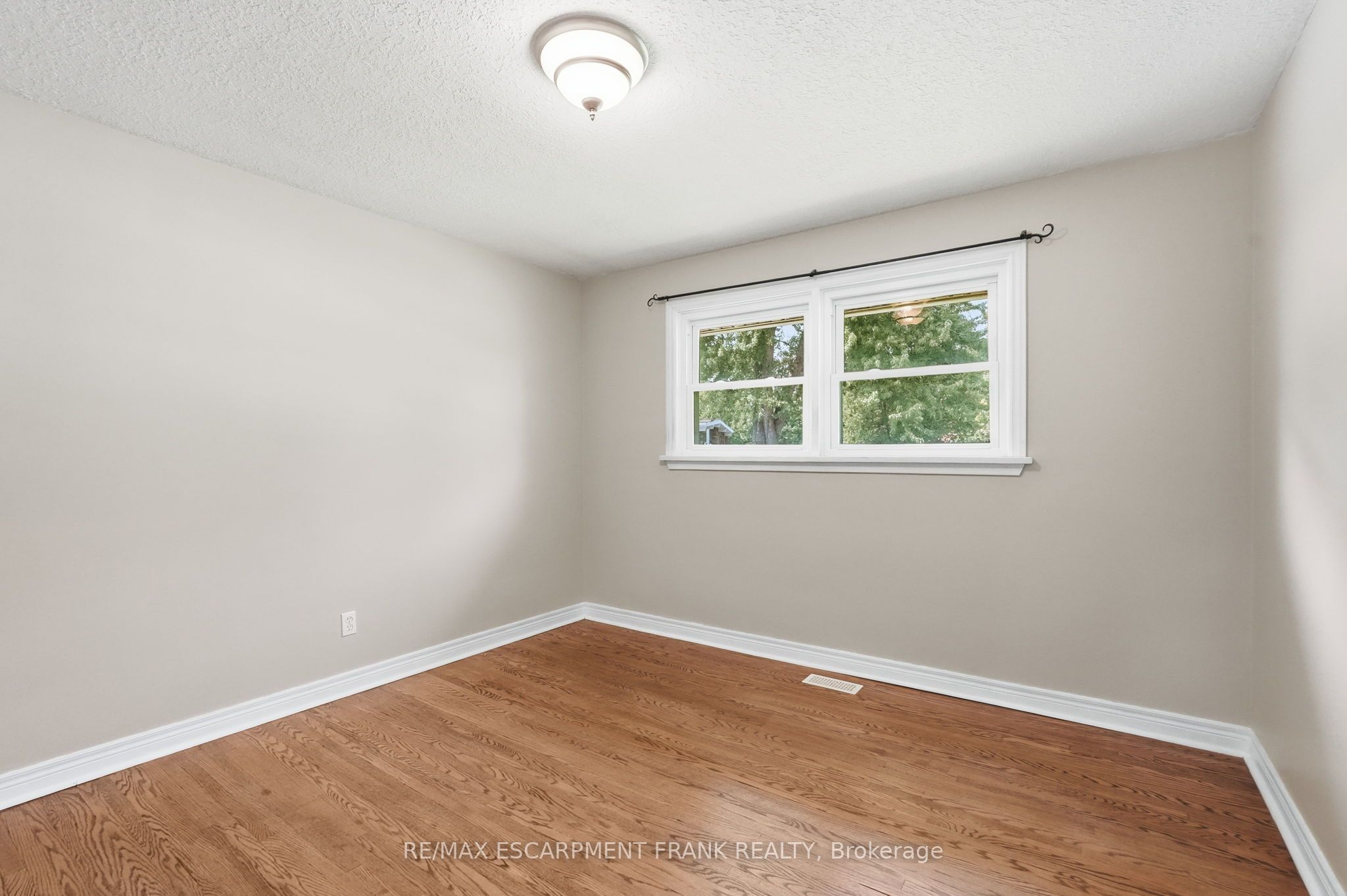 8 Emming Court Property Photo 24