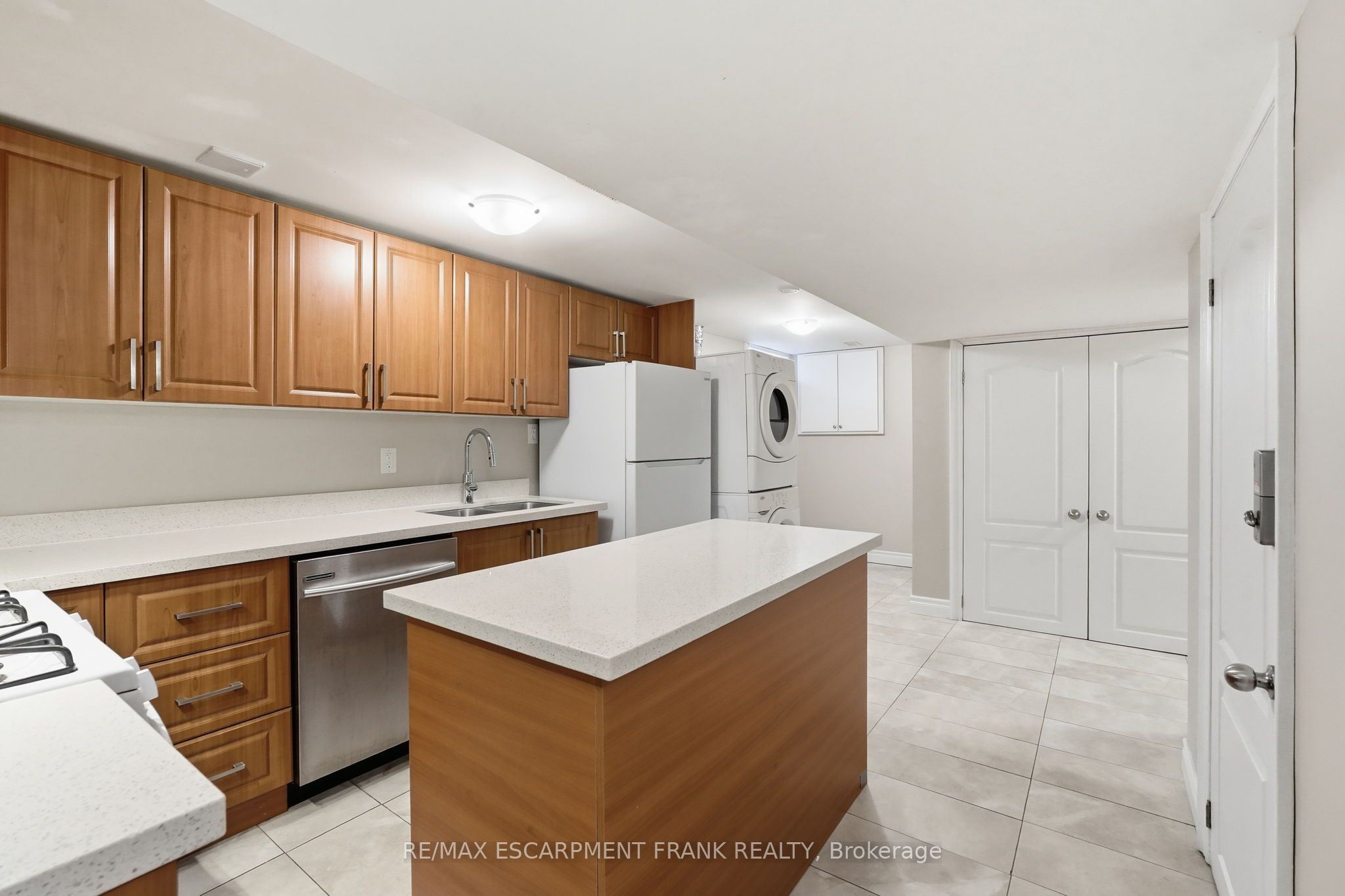 8 Emming Court Property Photo 31