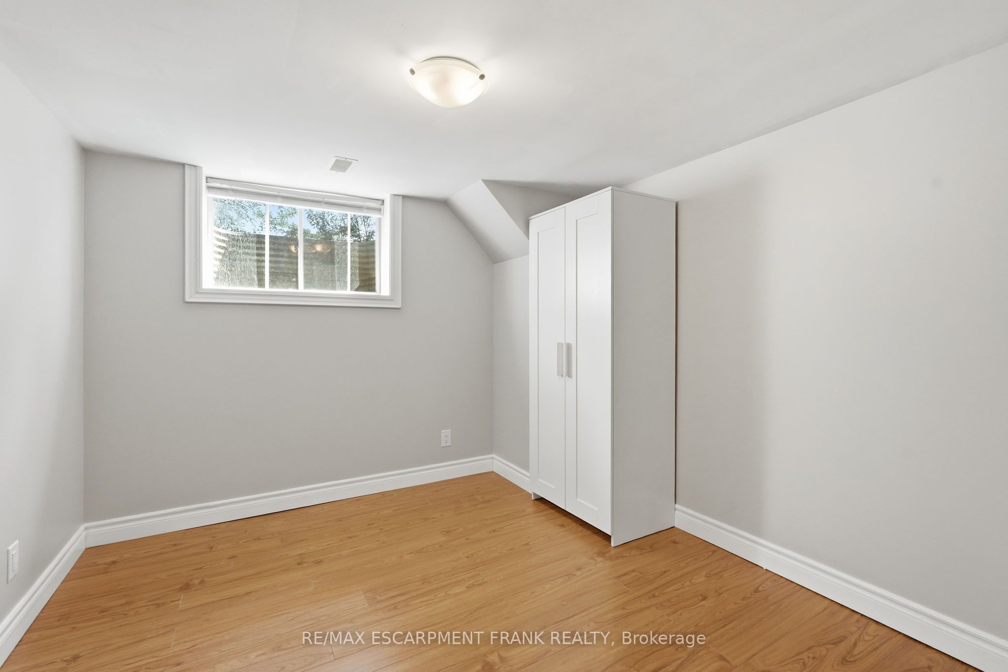 8 Emming Court Property Photo 44