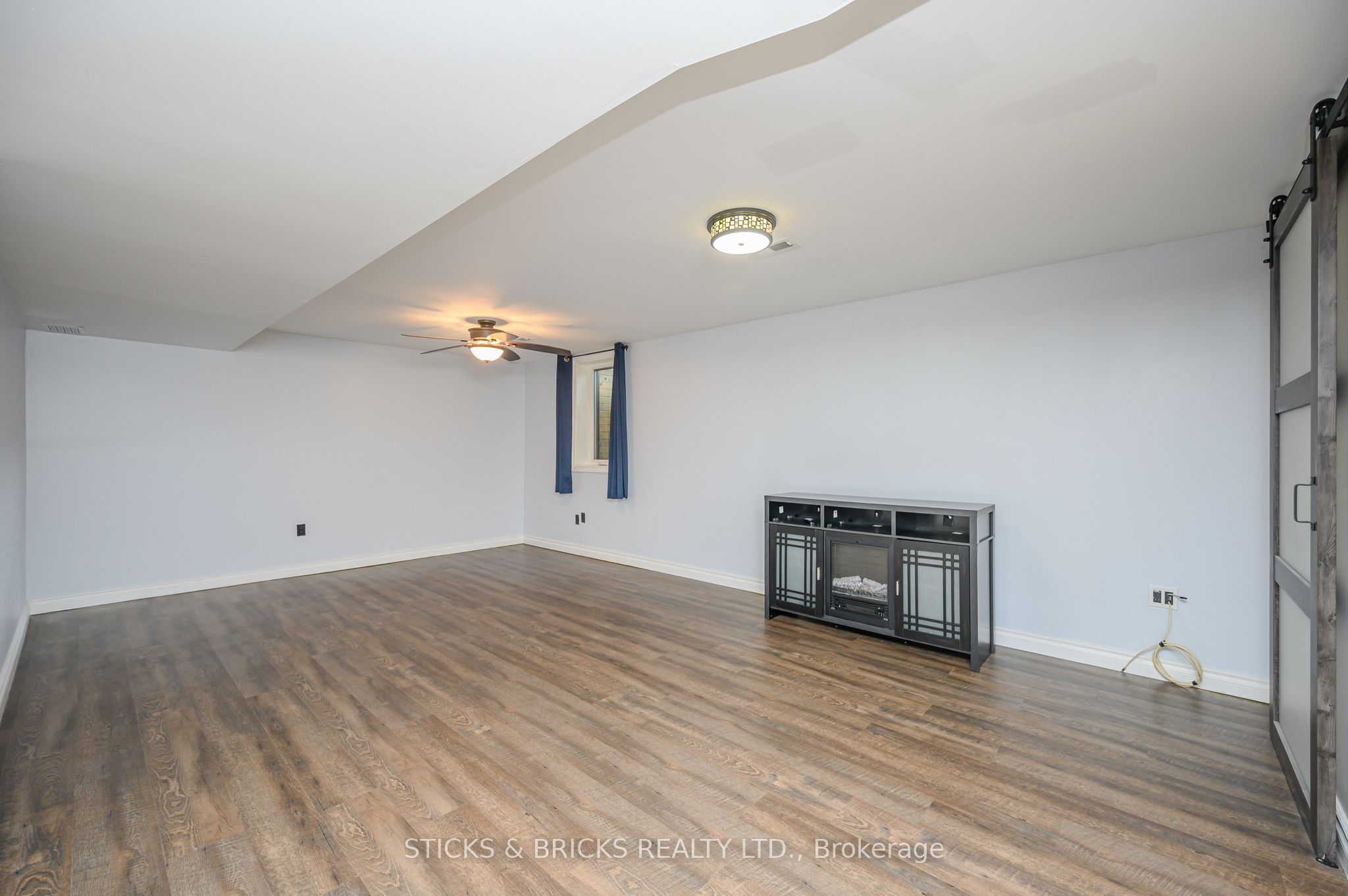 7102 Burbank Crescent Property Photo 19