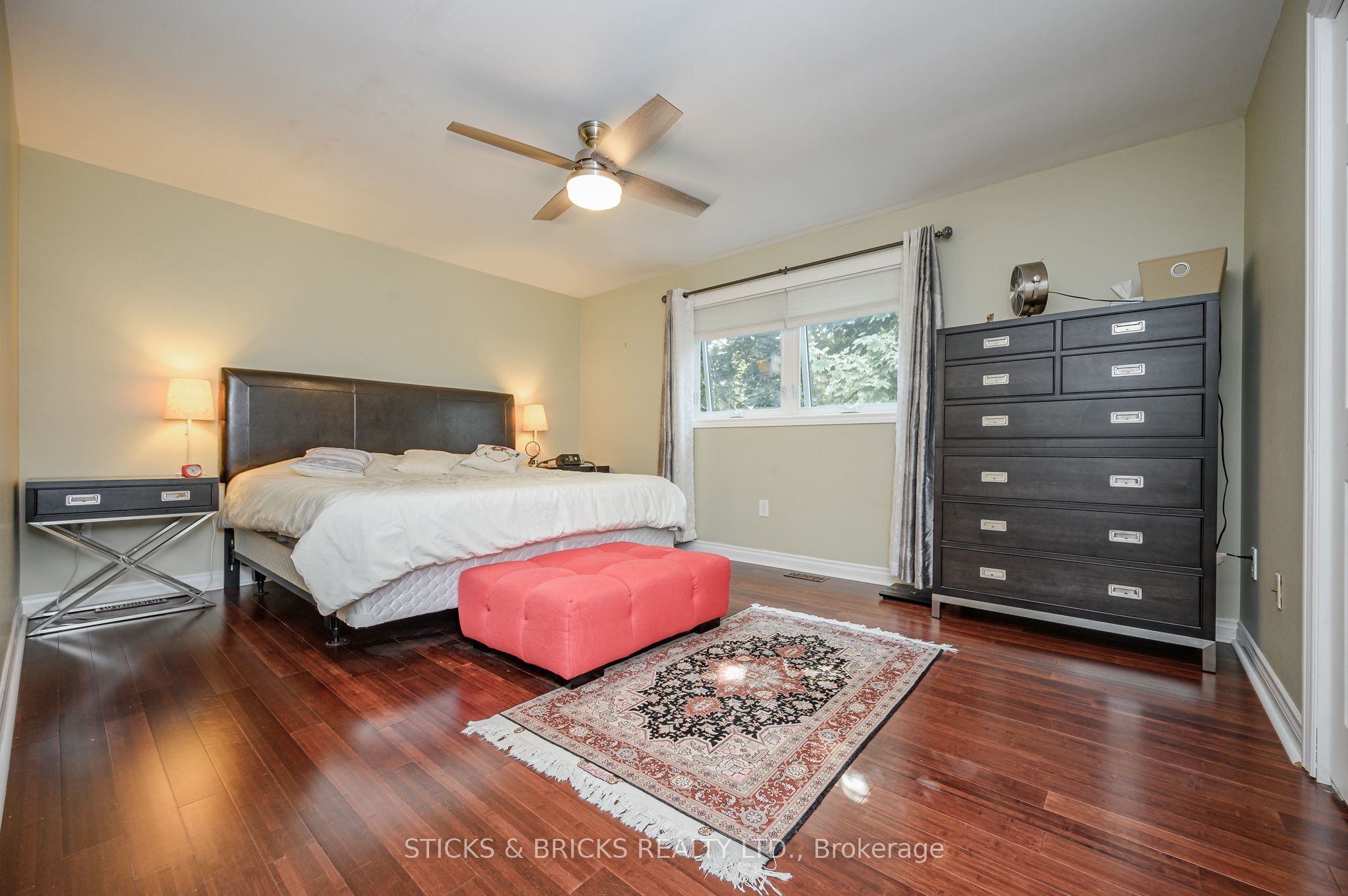 7102 Burbank Crescent Property Photo 23