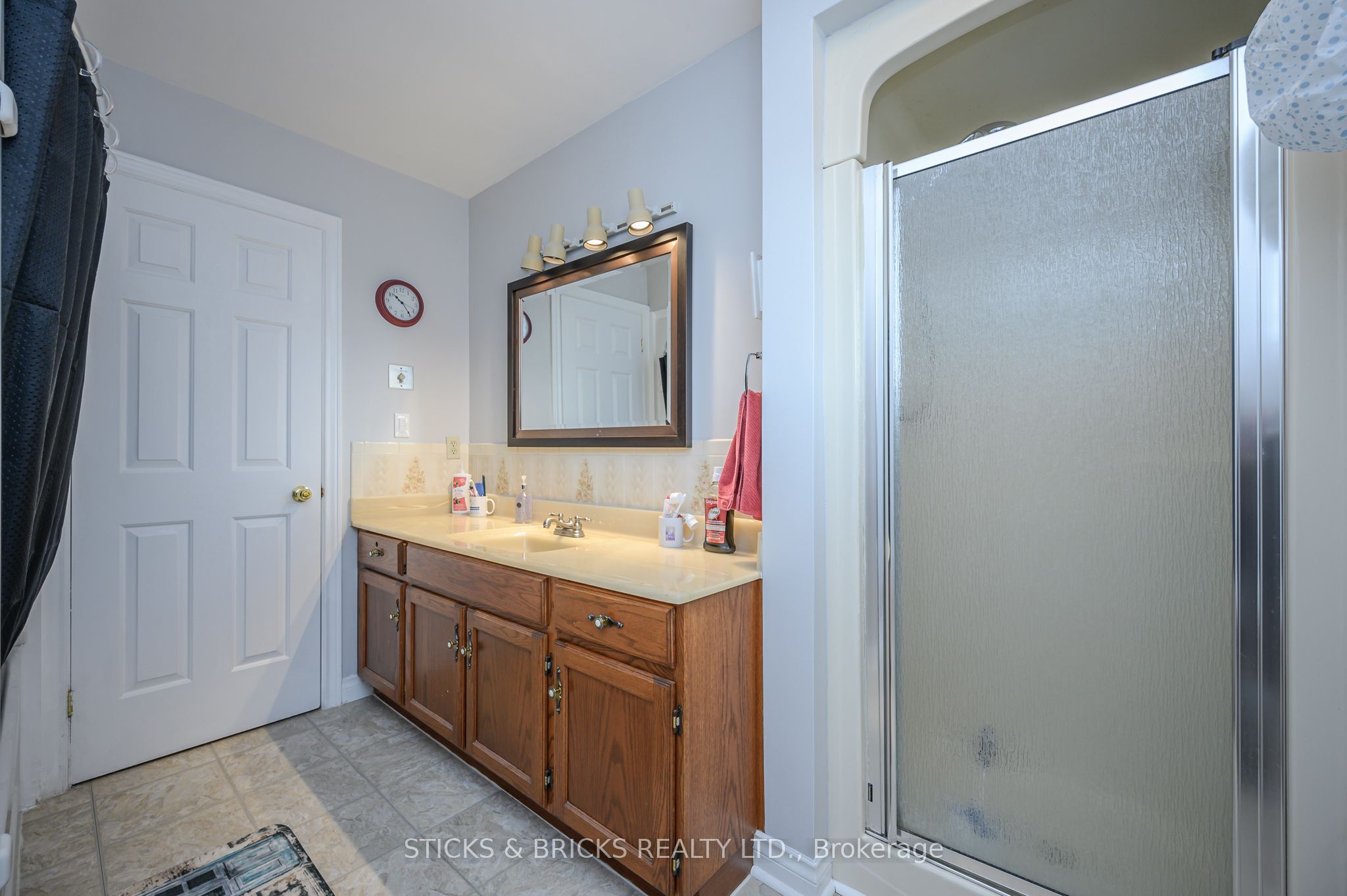 7102 Burbank Crescent Property Photo 24