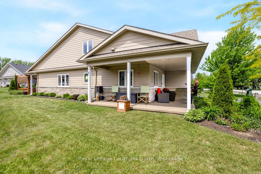 43 Napier Street W Property Photo 2