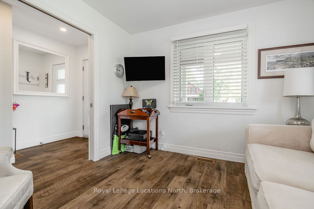 43 Napier Street W Property Photo 4