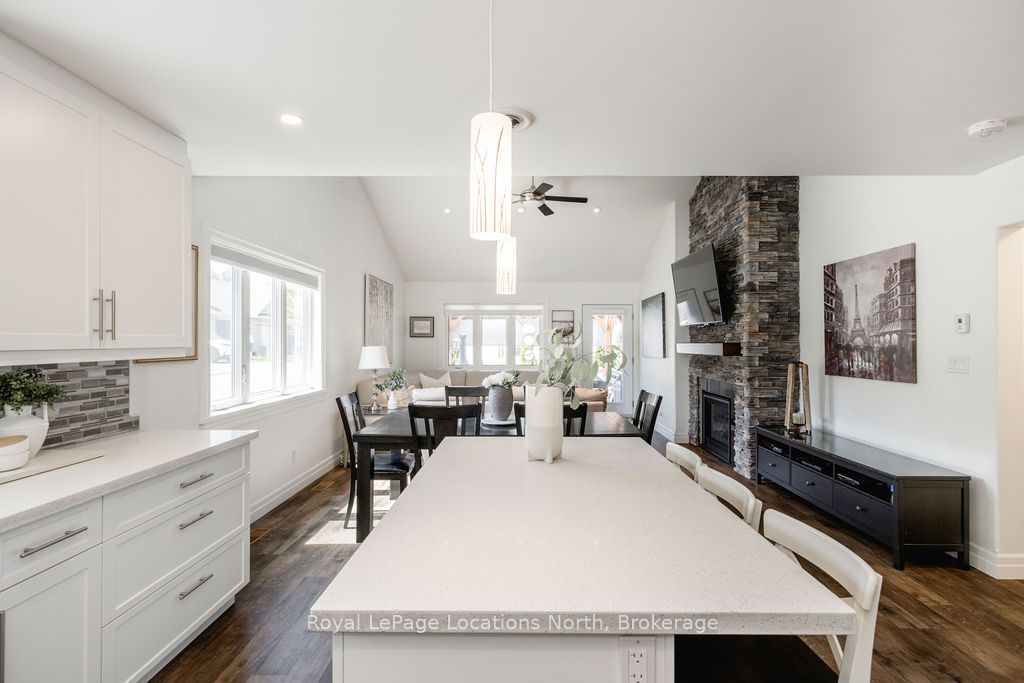 43 Napier Street W Property Photo 13