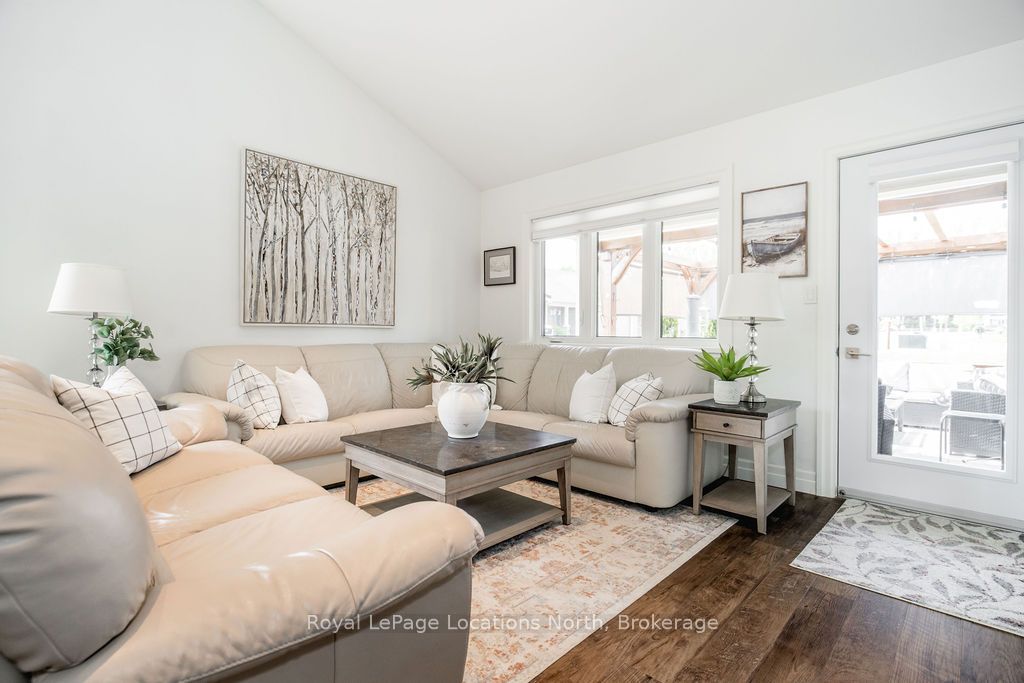 43 Napier Street W Property Photo 15