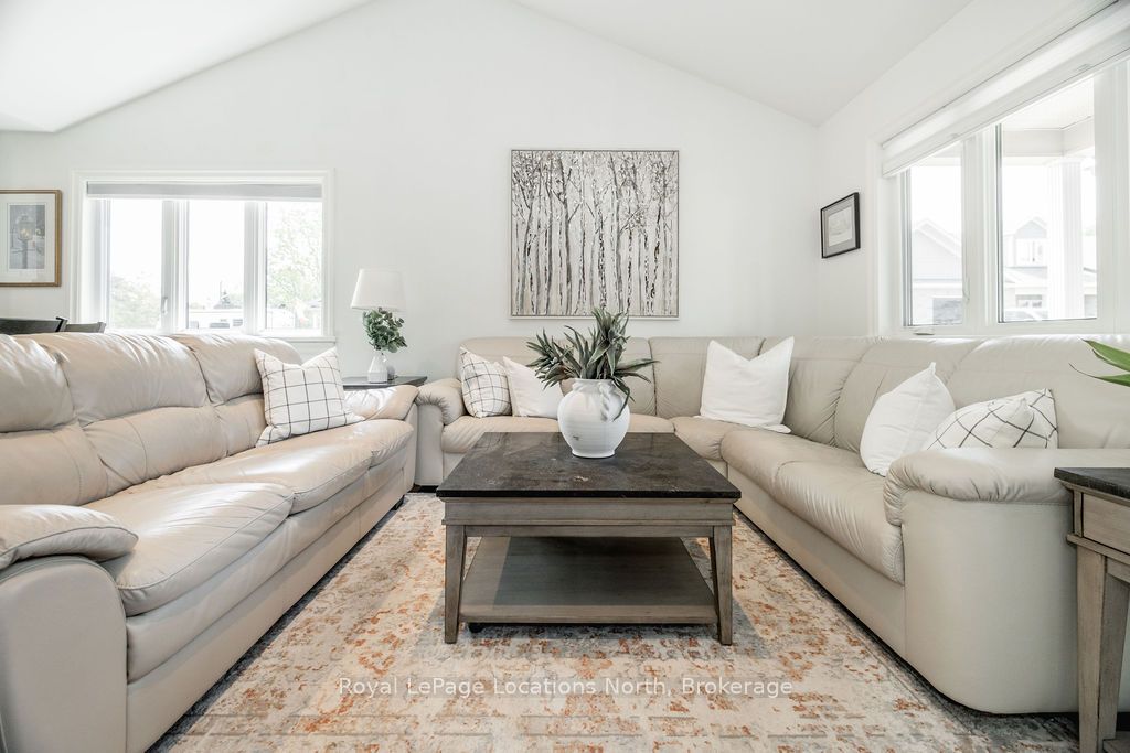 43 Napier Street W Property Photo 16