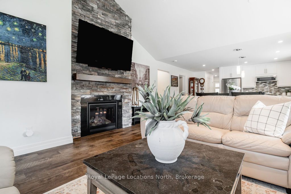 43 Napier Street W Property Photo 17