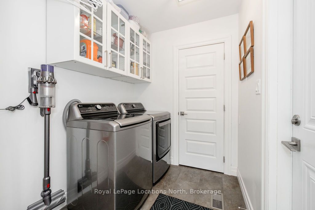 43 Napier Street W Property Photo 18