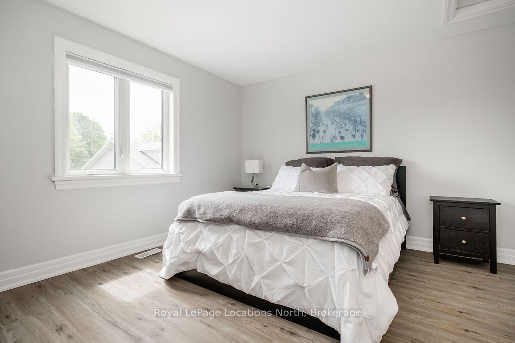 43 Napier Street W Property Photo 24
