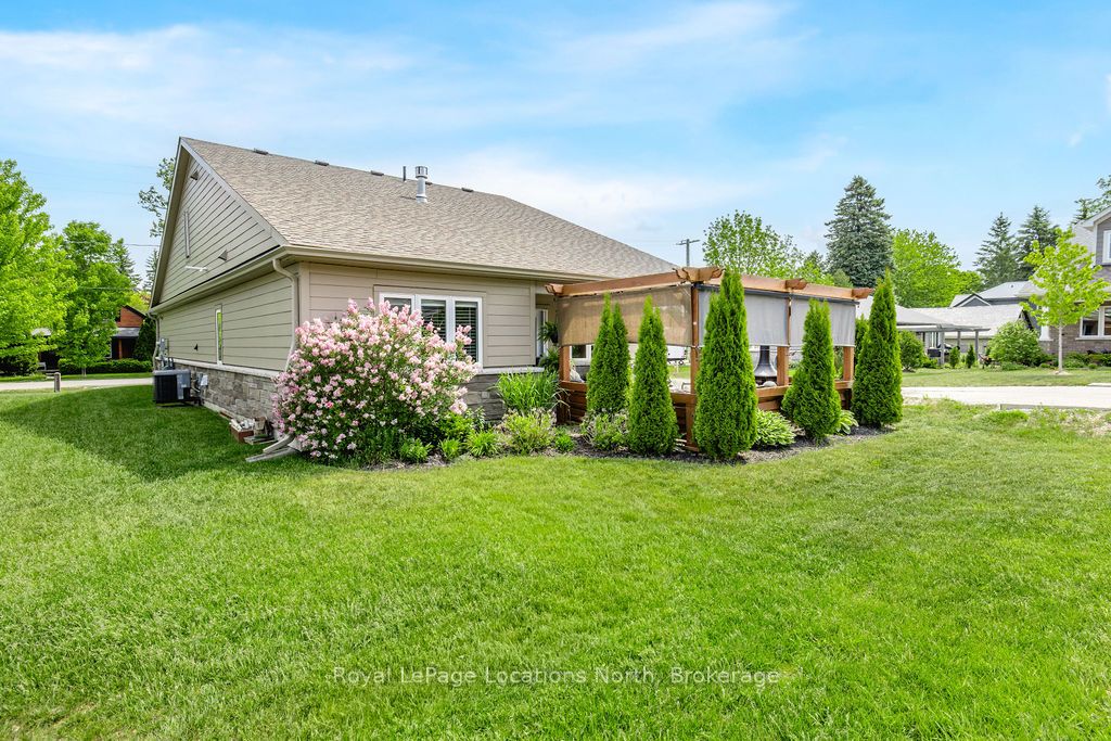 43 Napier Street W Property Photo 30