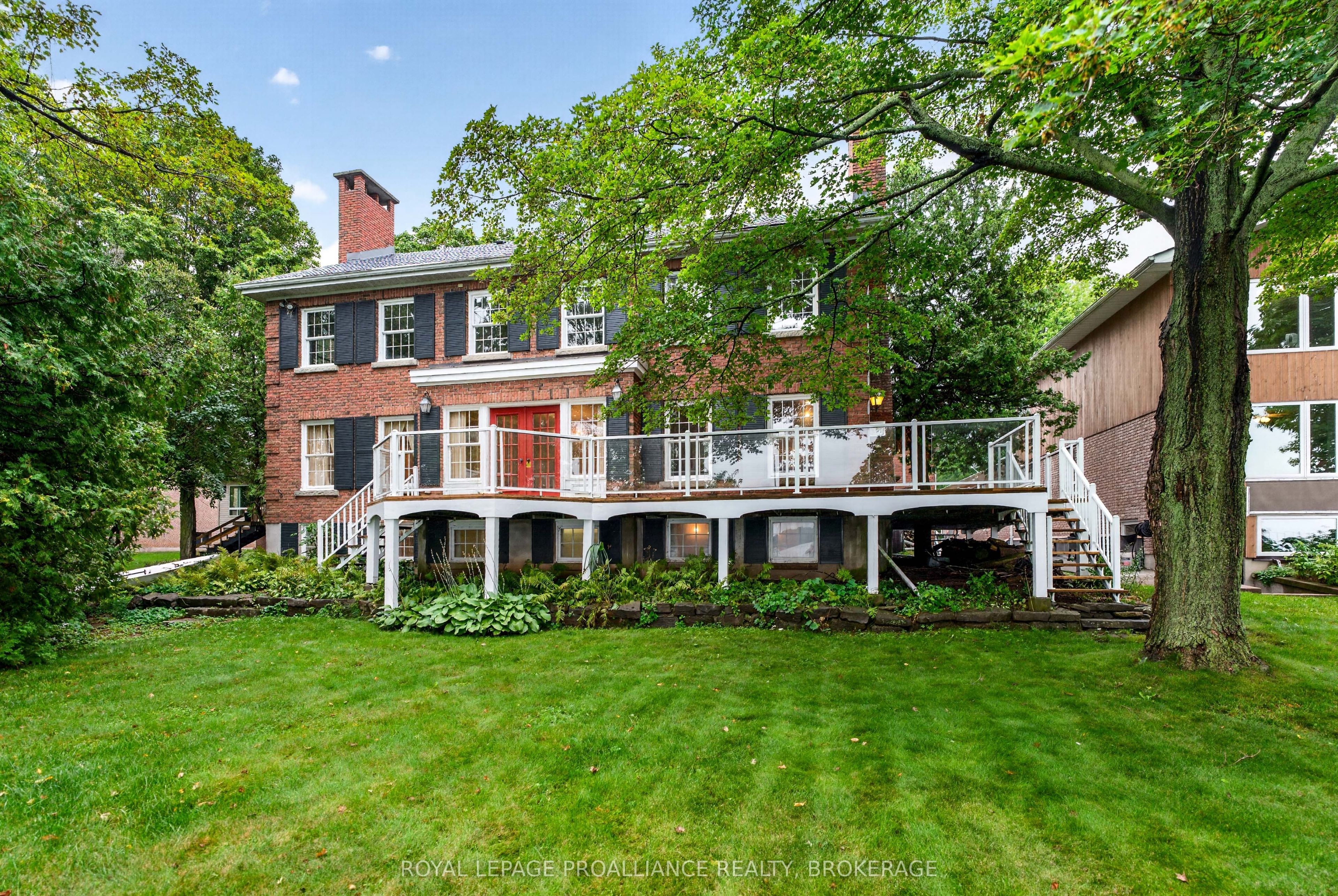 110 Lakeshore Boulevard