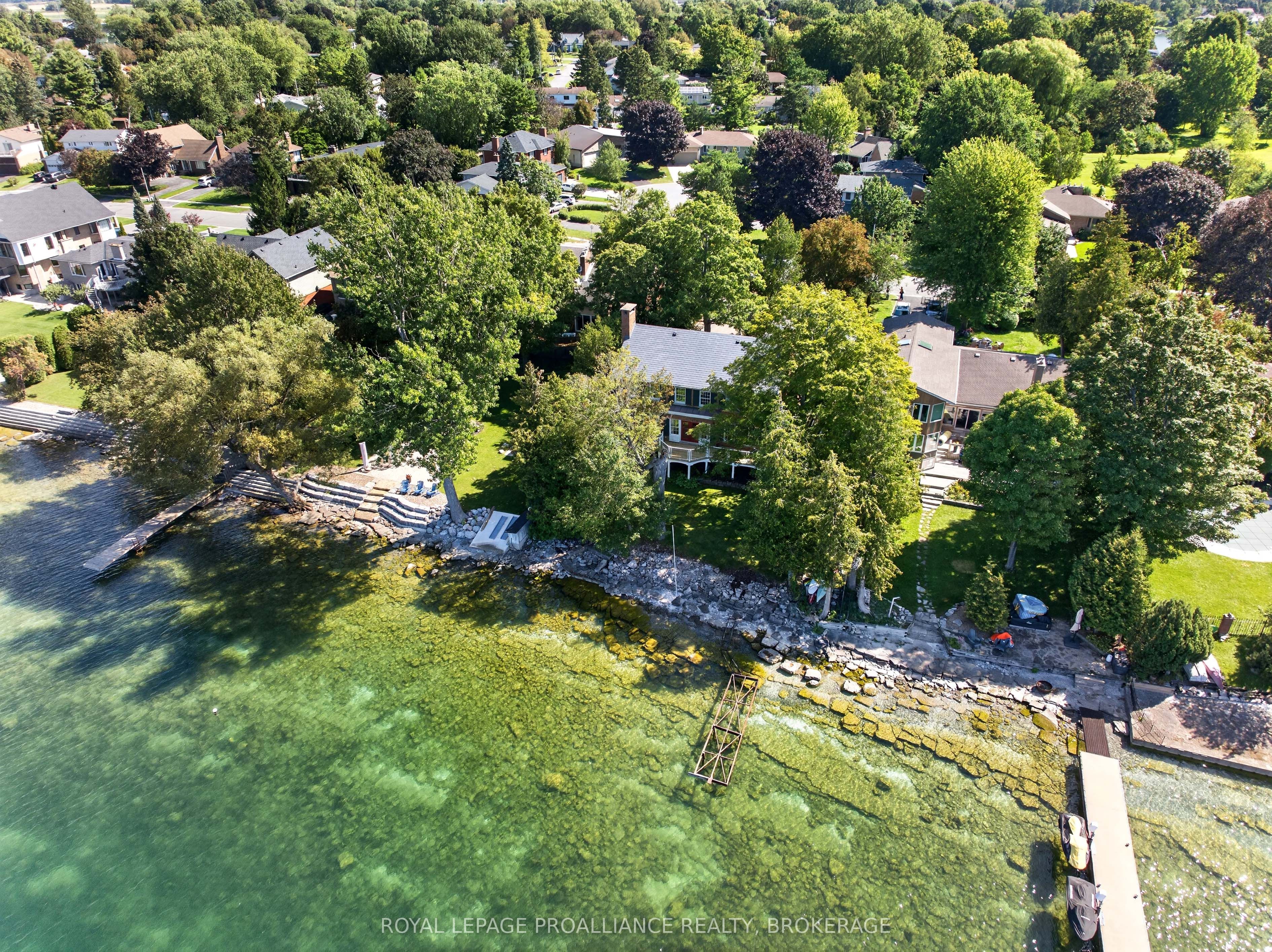 110 Lakeshore Boulevard Property Photo 2