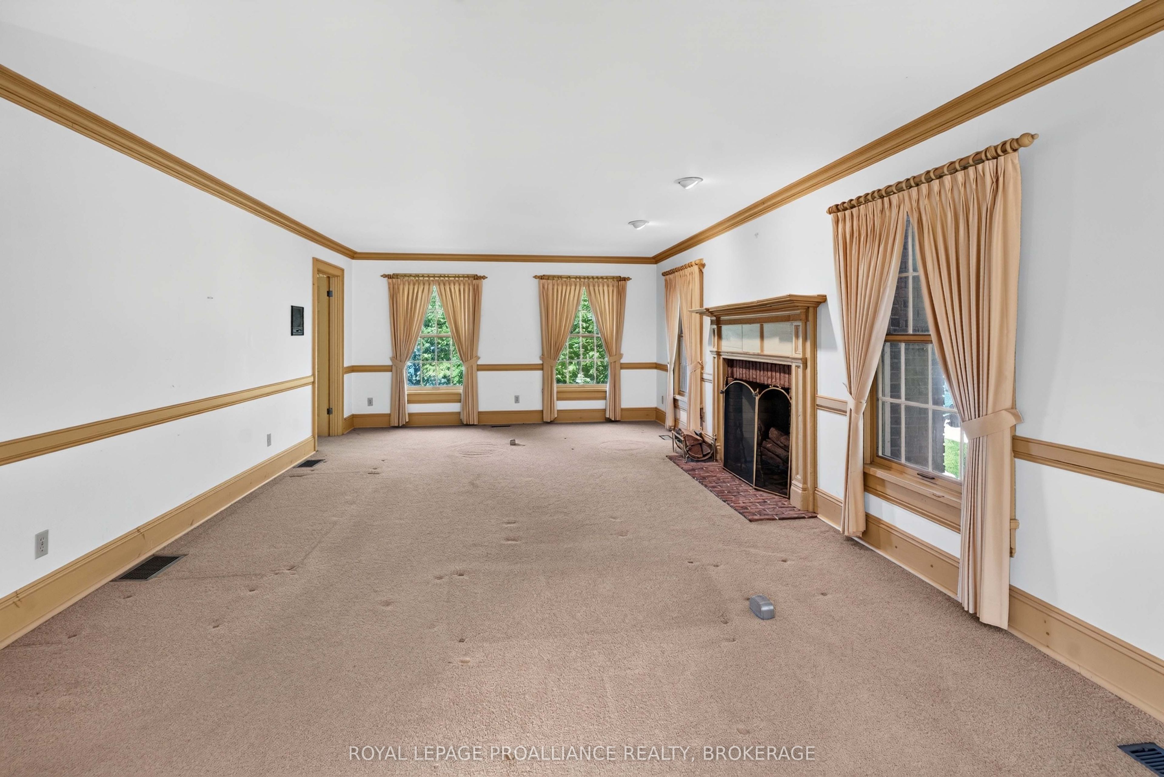 110 Lakeshore Boulevard Property Photo 9
