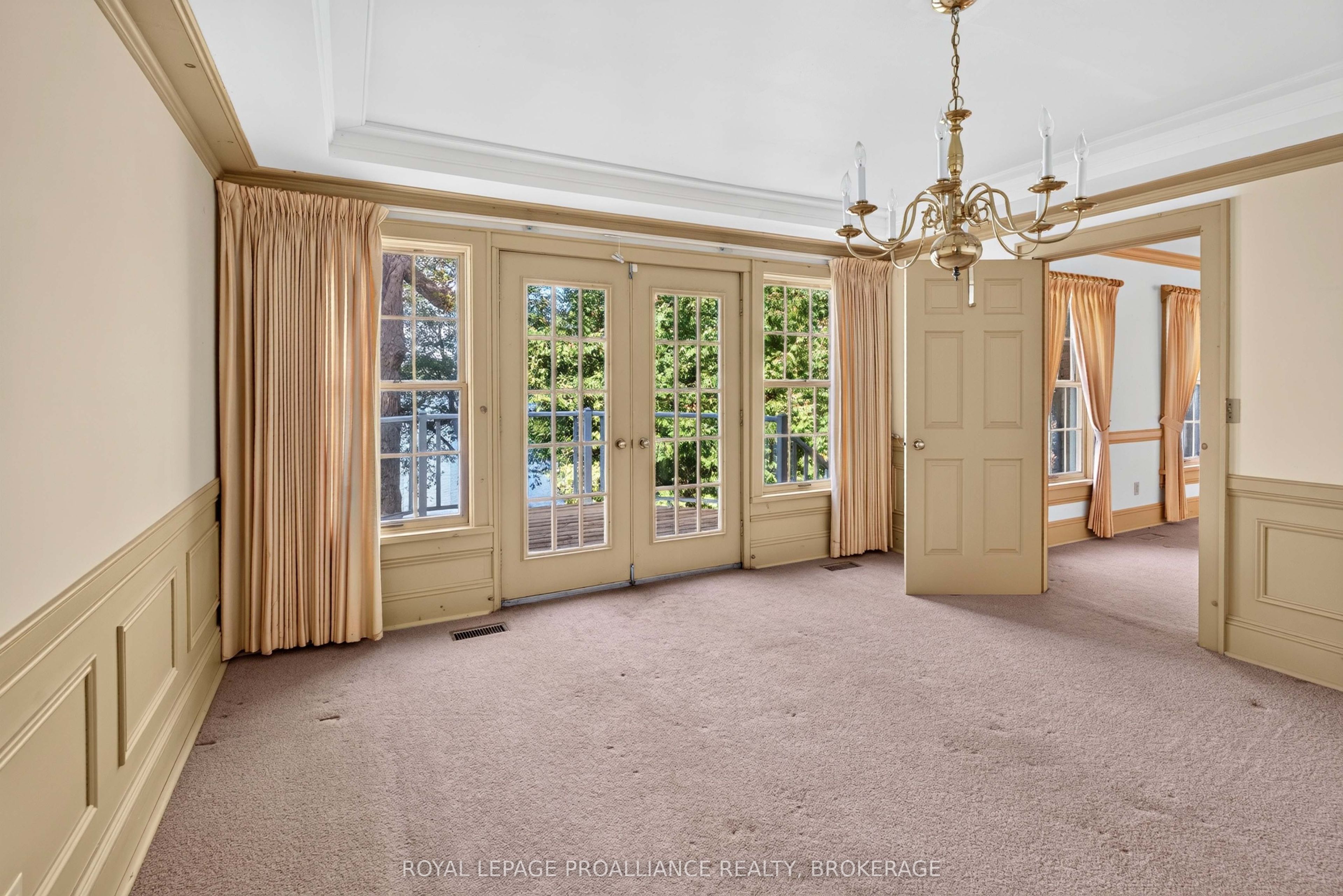 110 Lakeshore Boulevard Property Photo 11